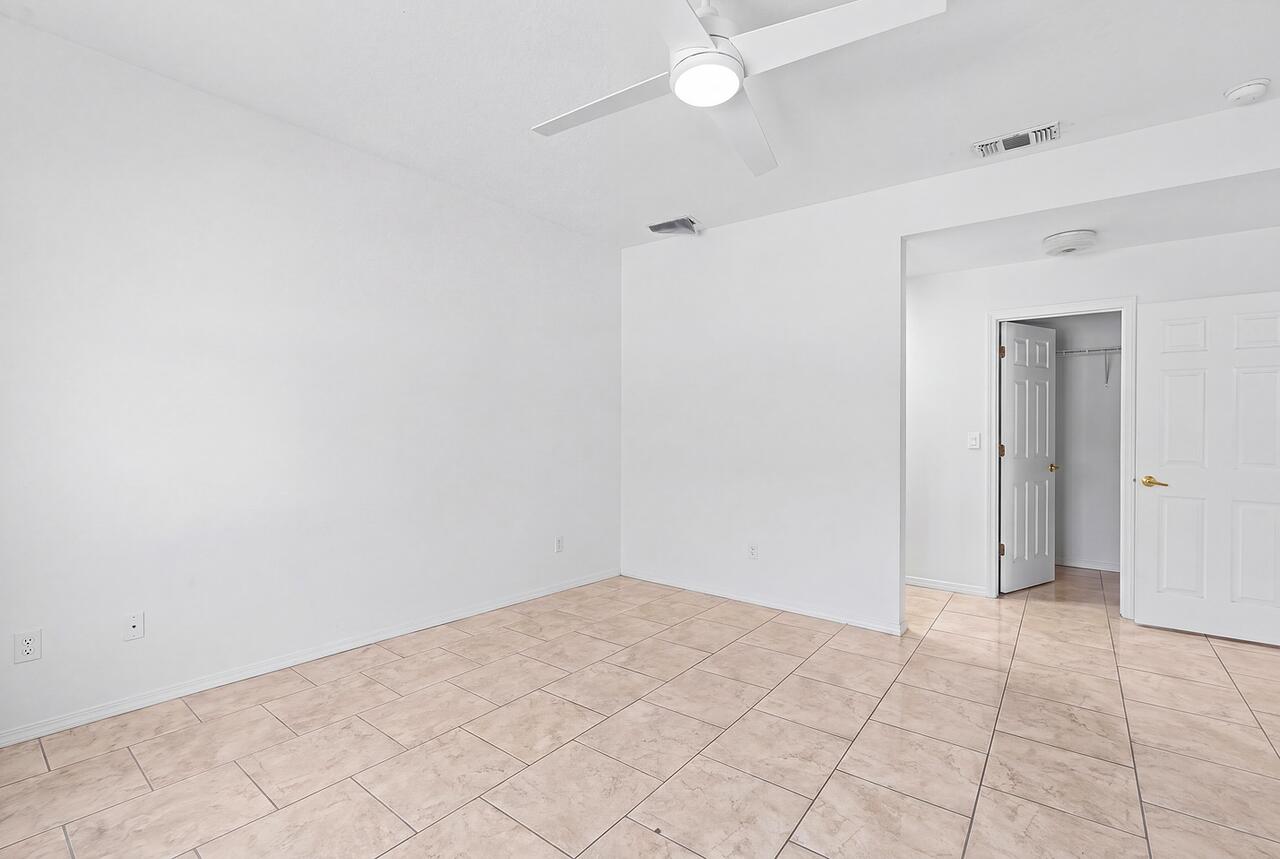Photo 10 — 3201 Oakmount Drive SE