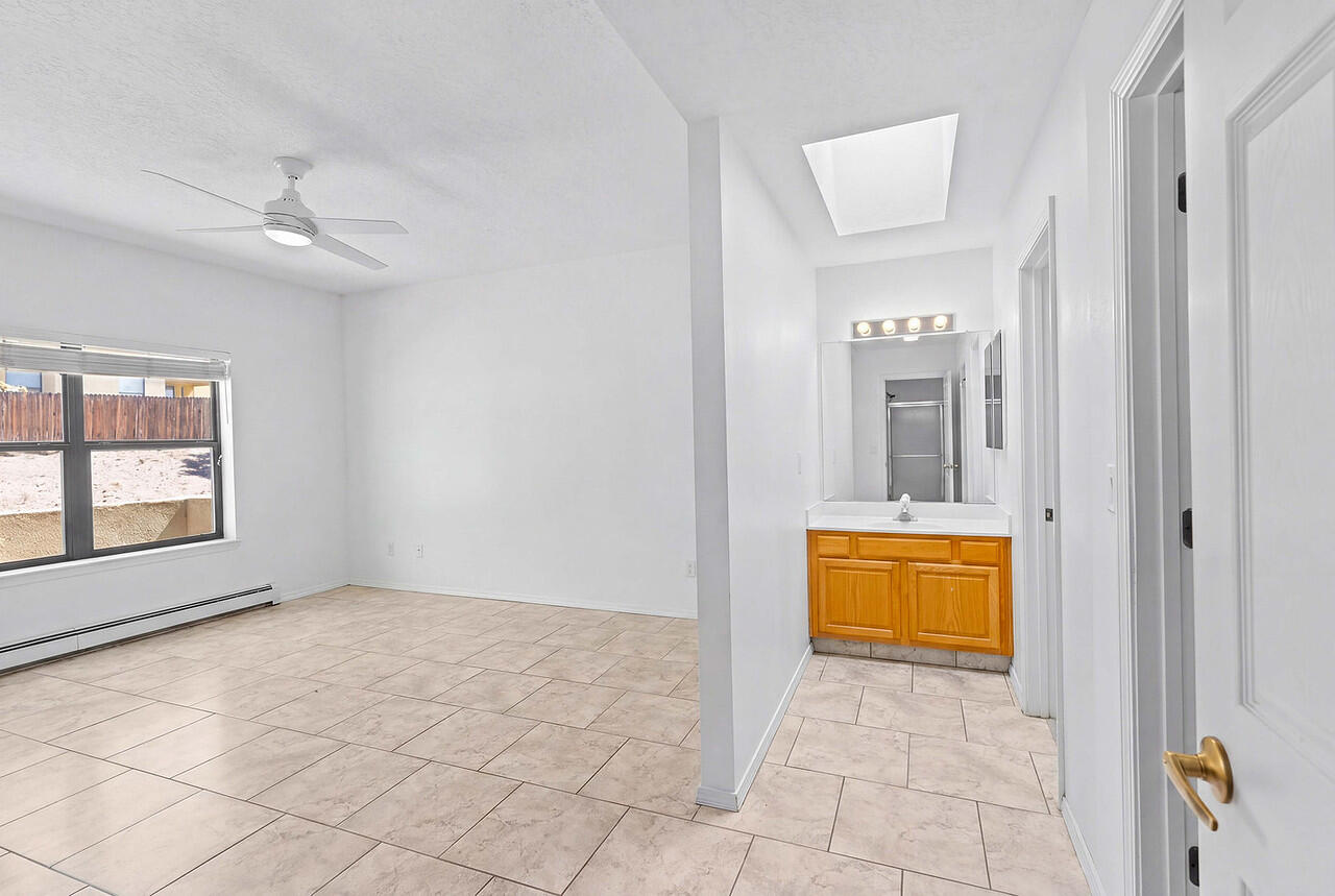 Photo 11 — 3201 Oakmount Drive SE