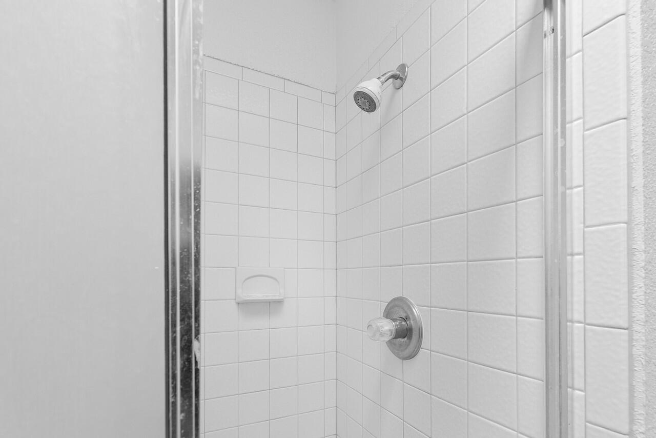 Photo 13 — 3201 Oakmount Drive SE