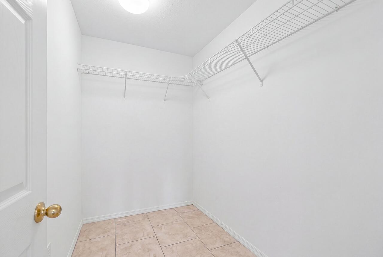 Photo 14 — 3201 Oakmount Drive SE