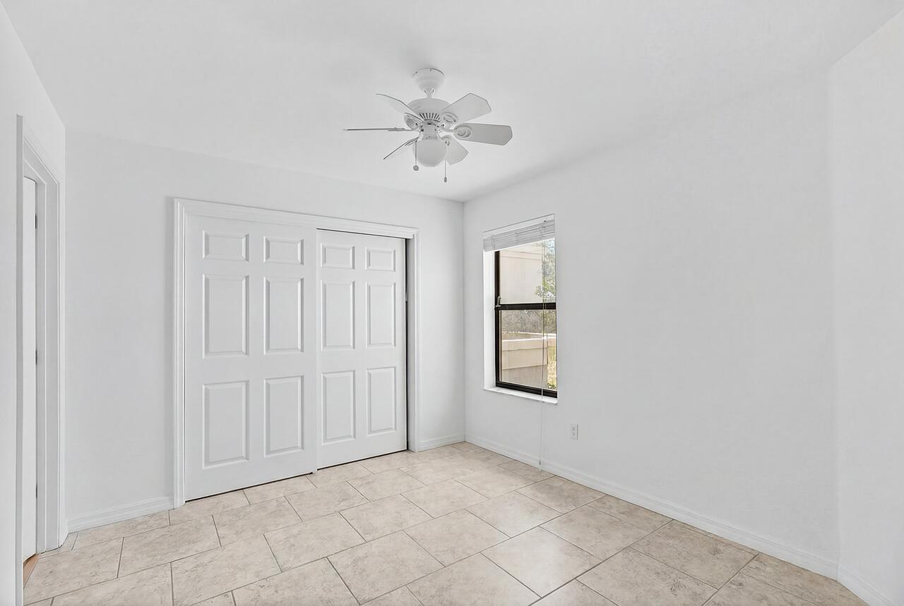 Photo 15 — 3201 Oakmount Drive SE