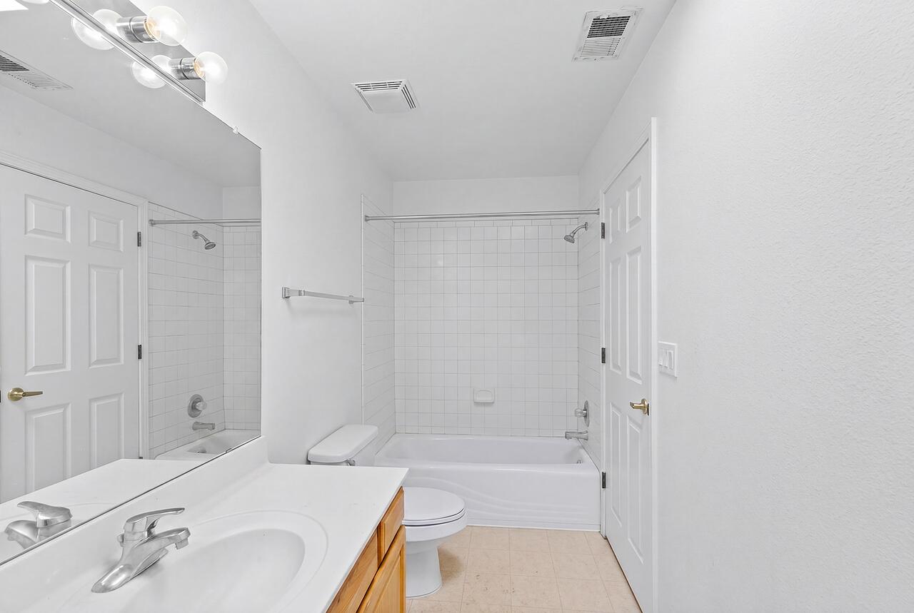 Photo 17 — 3201 Oakmount Drive SE