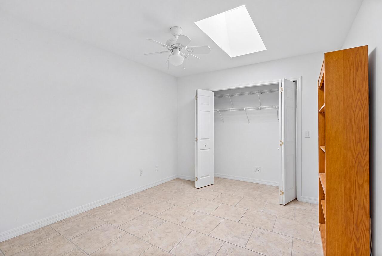 Photo 19 — 3201 Oakmount Drive SE