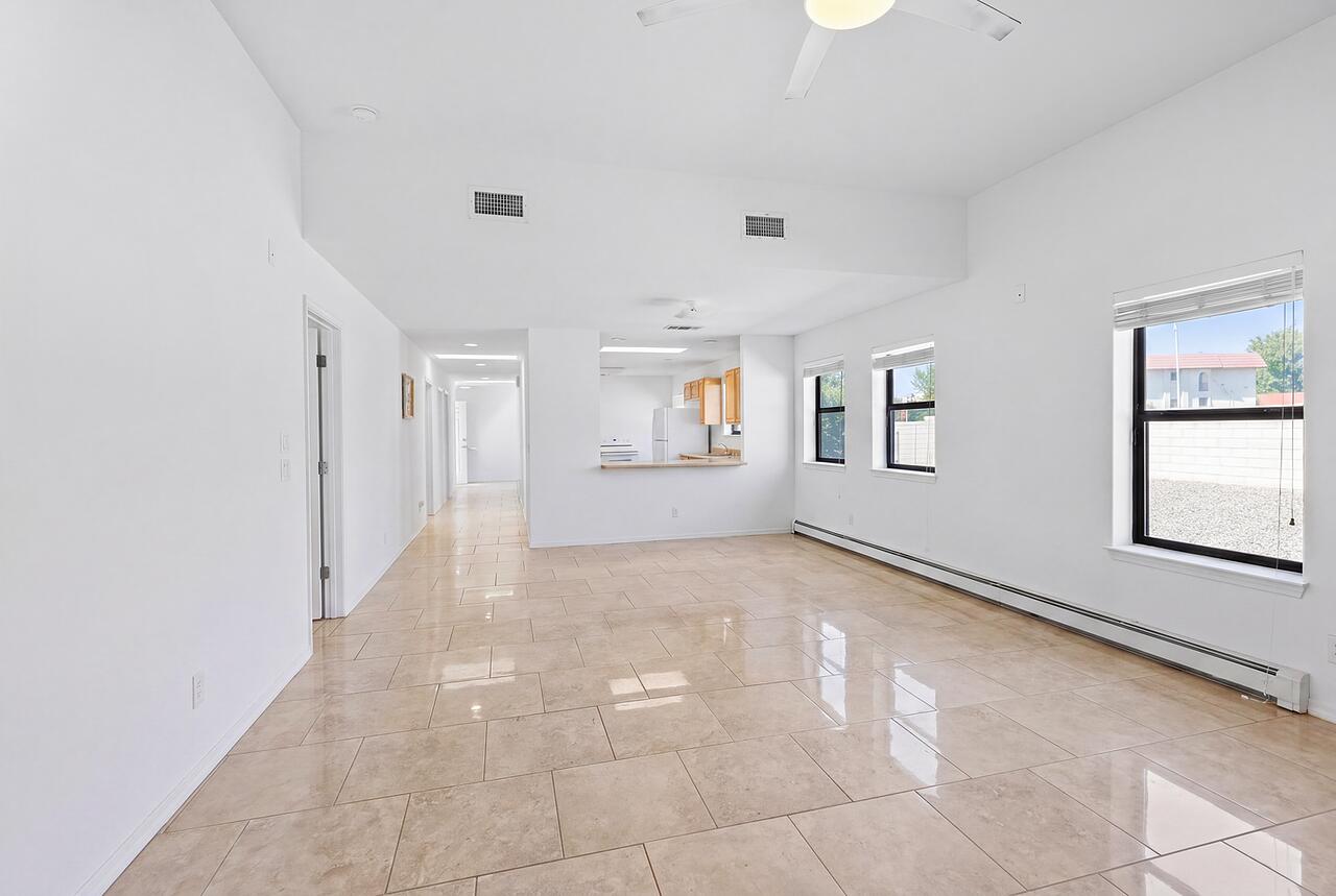 Photo 4 — 3201 Oakmount Drive SE