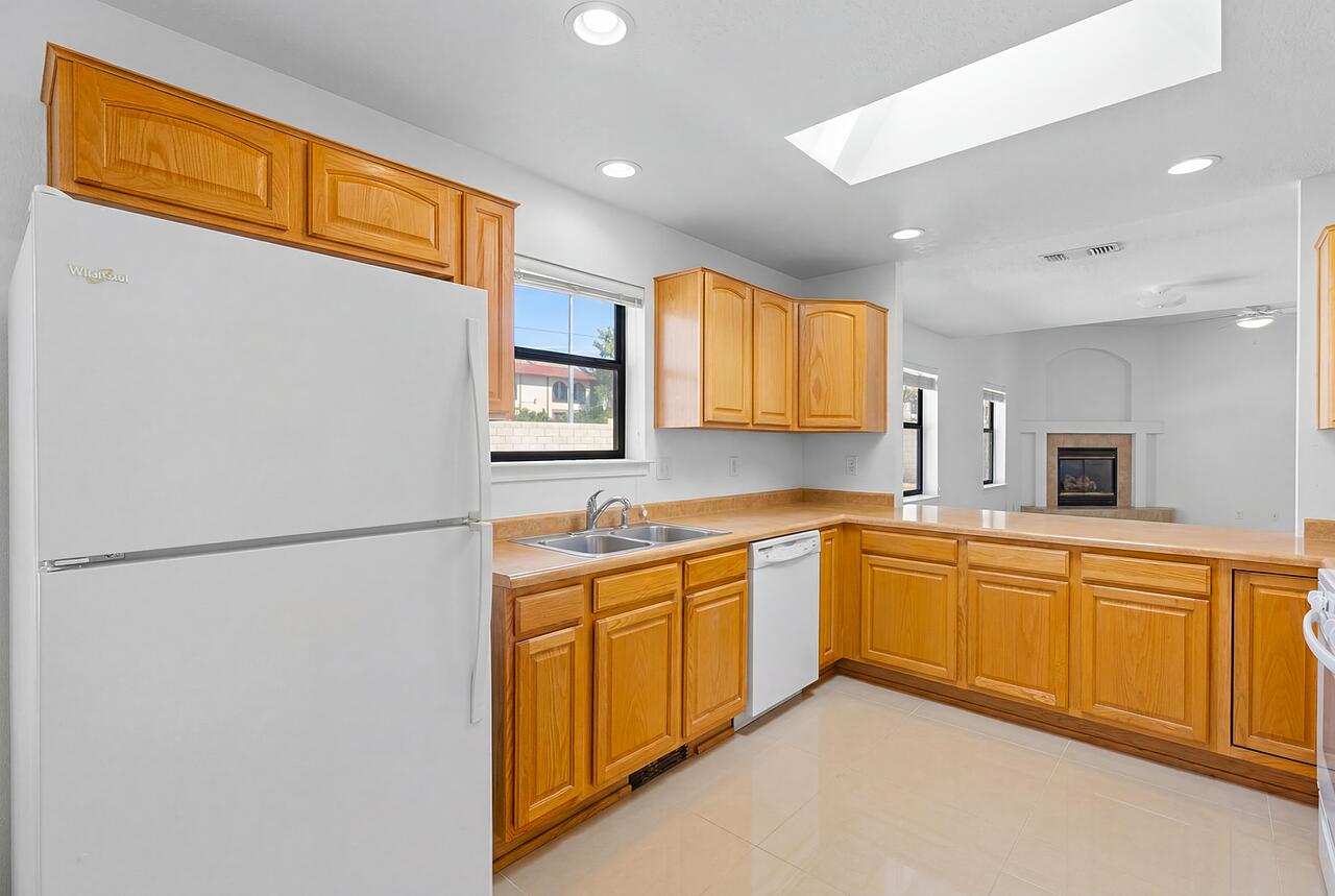 Photo 6 — 3201 Oakmount Drive SE