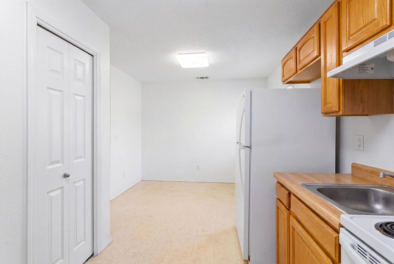 Photo 7 — 3201 Oakmount Drive SE
