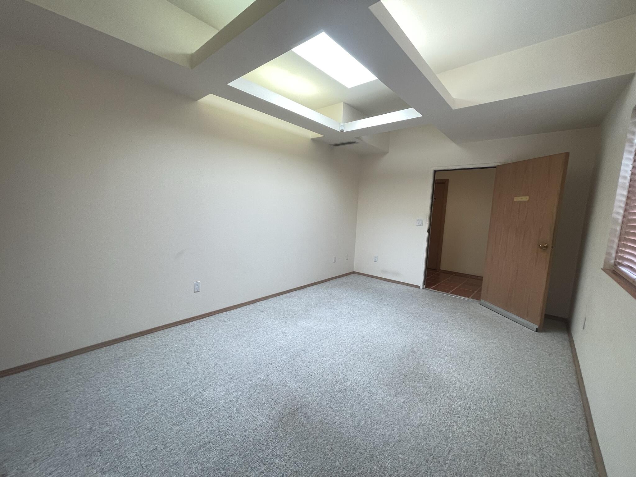Photo 12 — 1709 Girard Boulevard NE