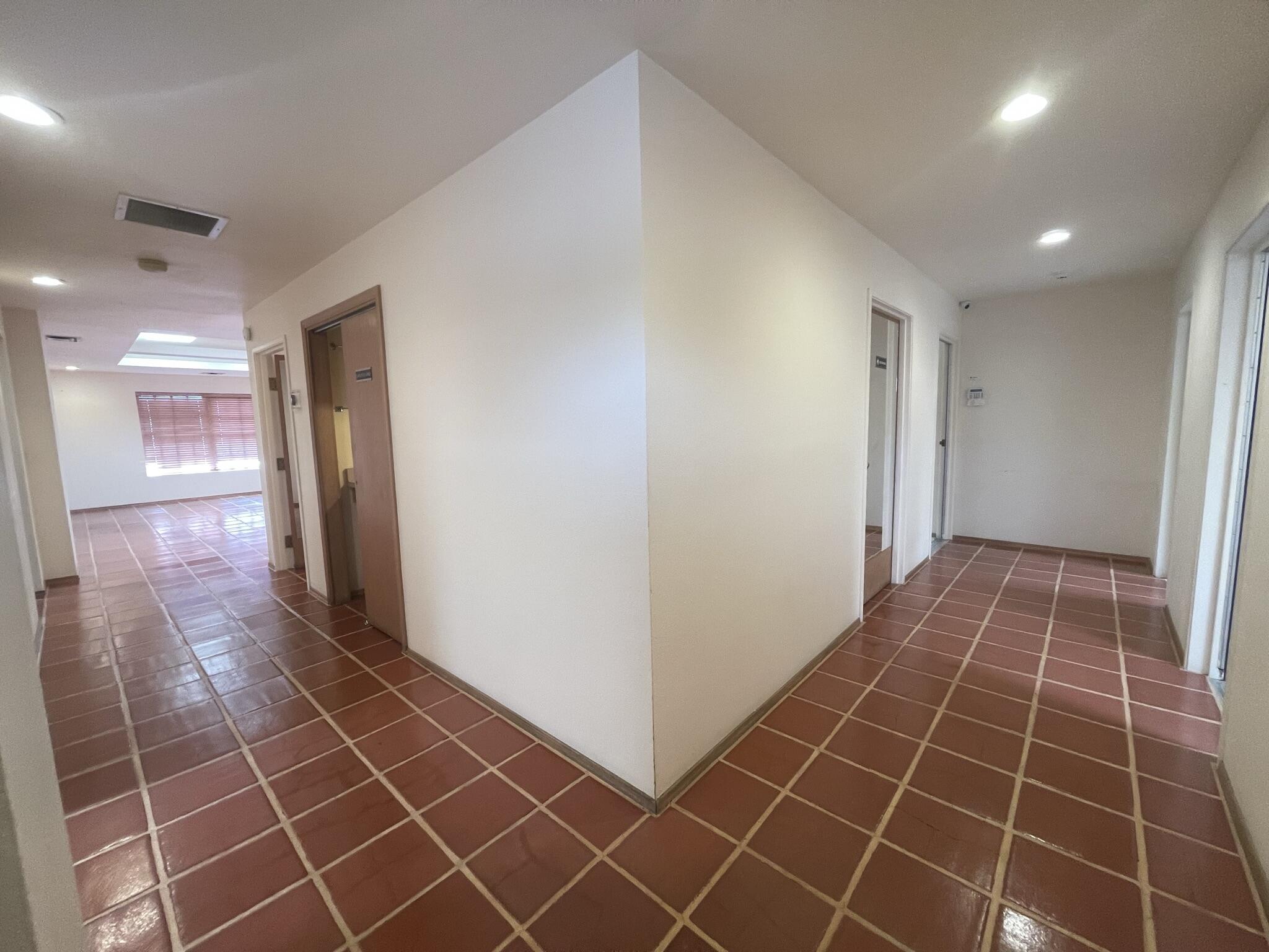 Photo 14 — 1709 Girard Boulevard NE