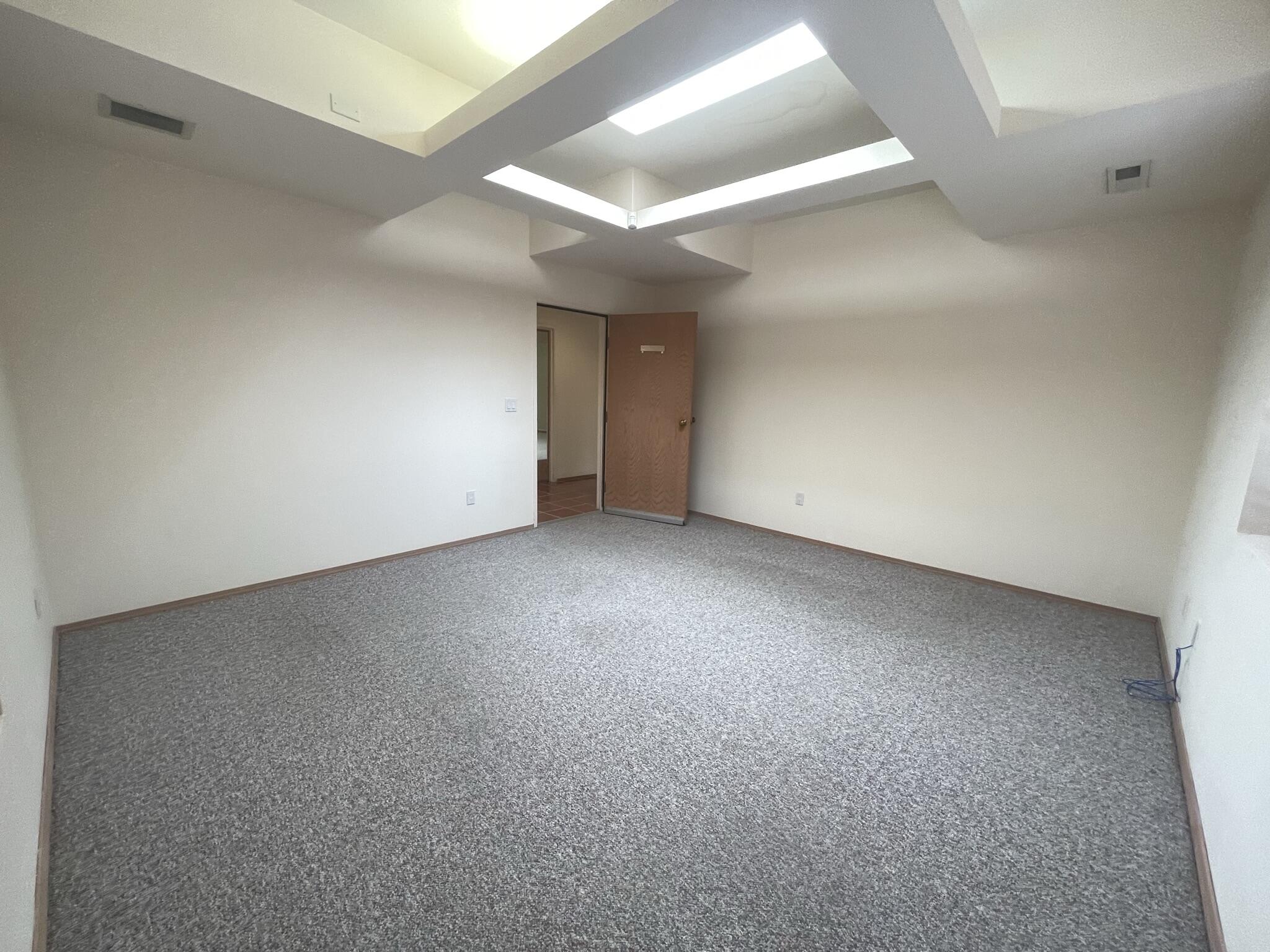 Photo 16 — 1709 Girard Boulevard NE