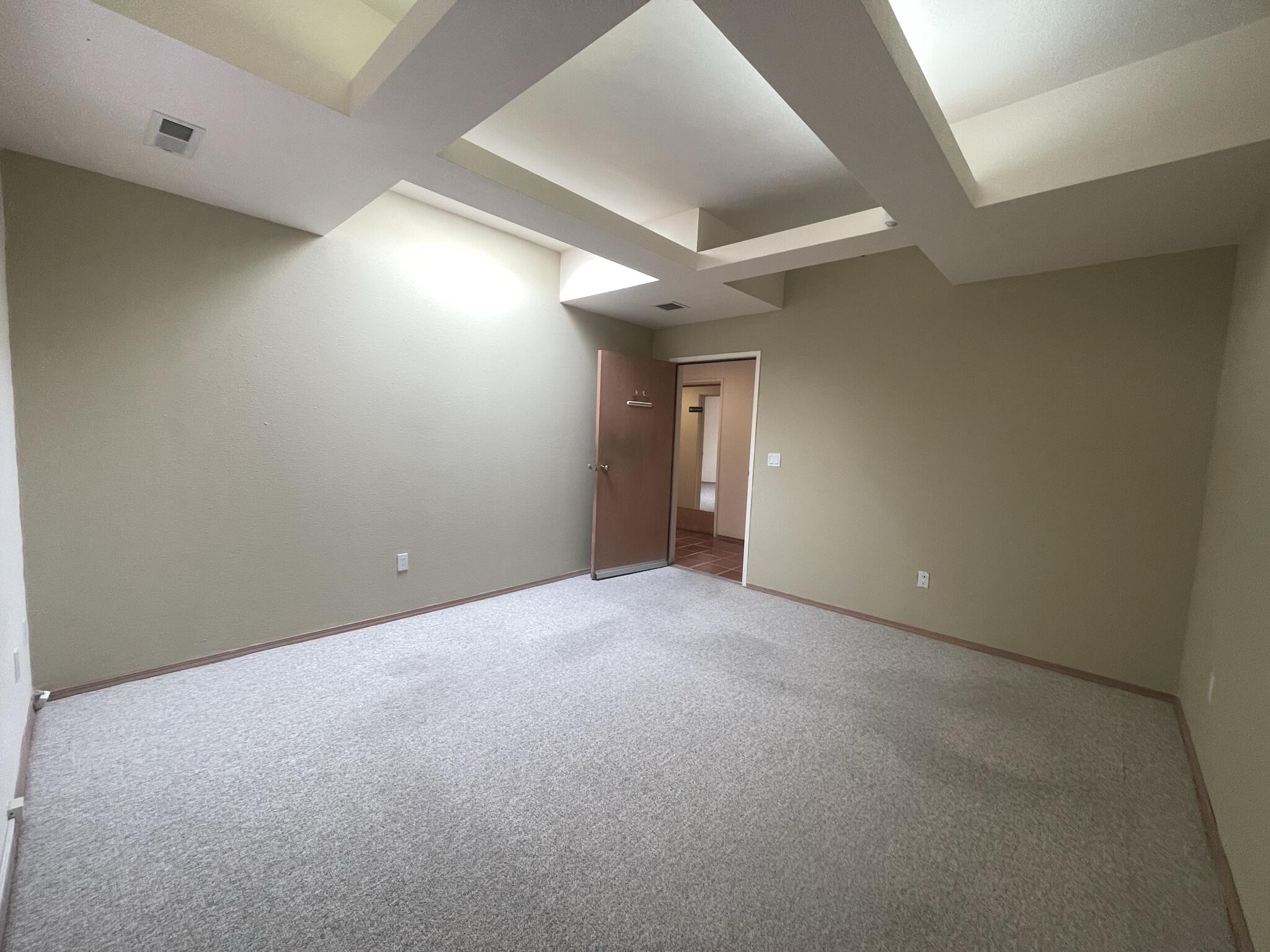 Photo 18 — 1709 Girard Boulevard NE
