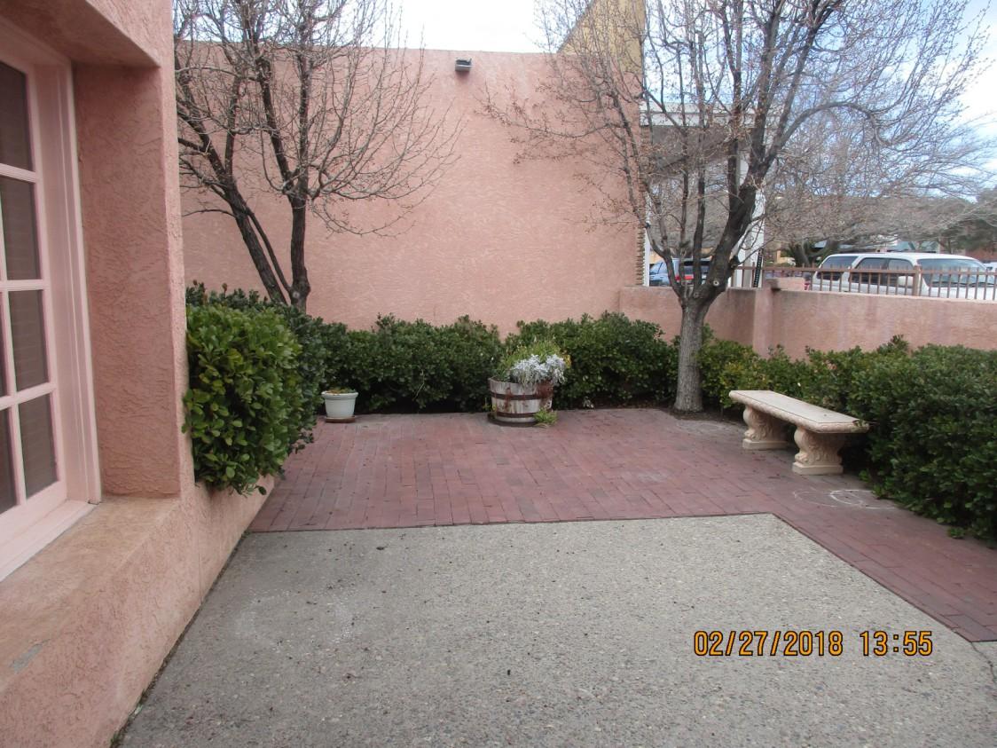 Photo 2 — 1709 Girard Boulevard NE