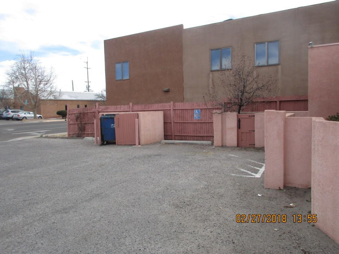 Photo 4 — 1709 Girard Boulevard NE