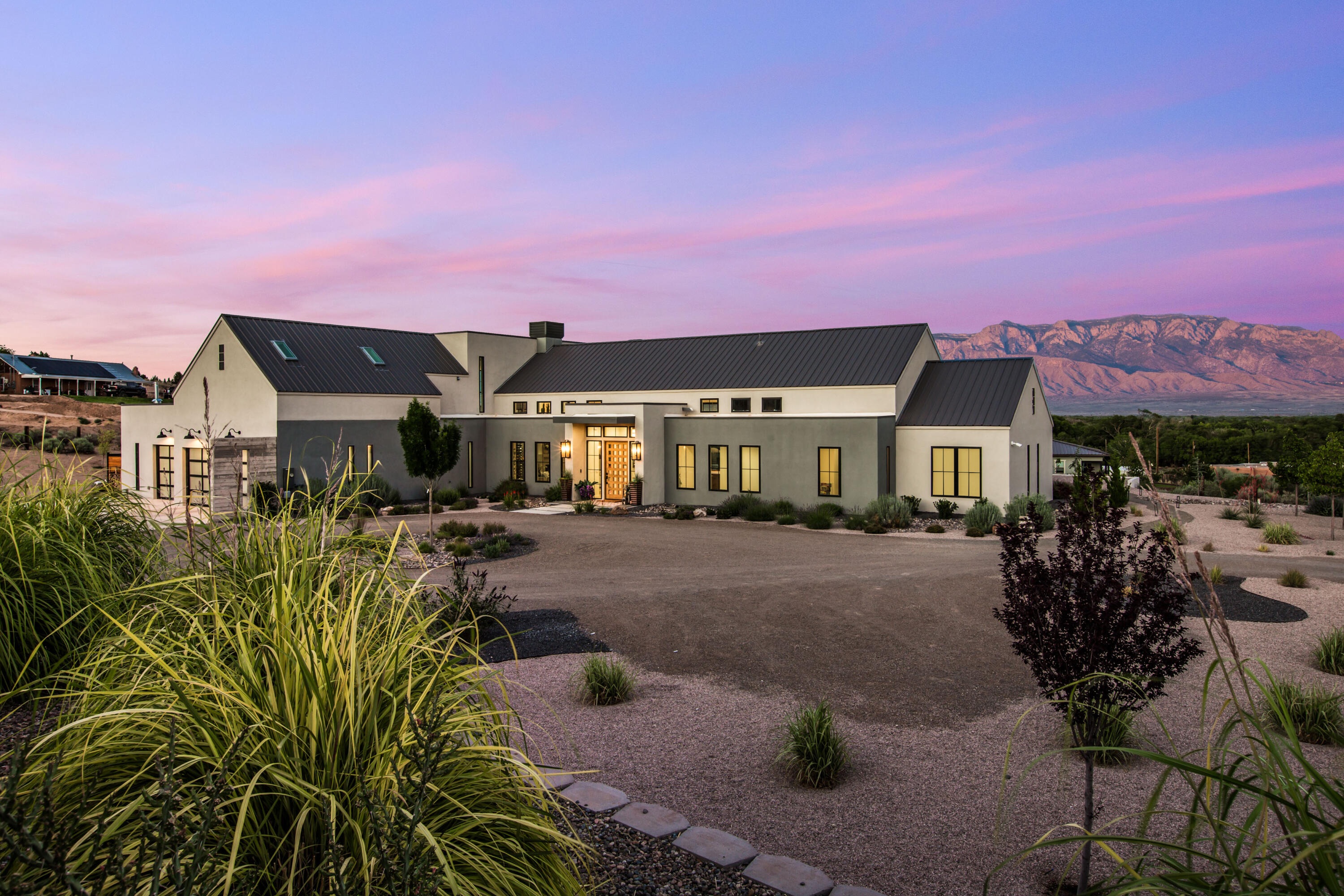 1524 W Ella Drive