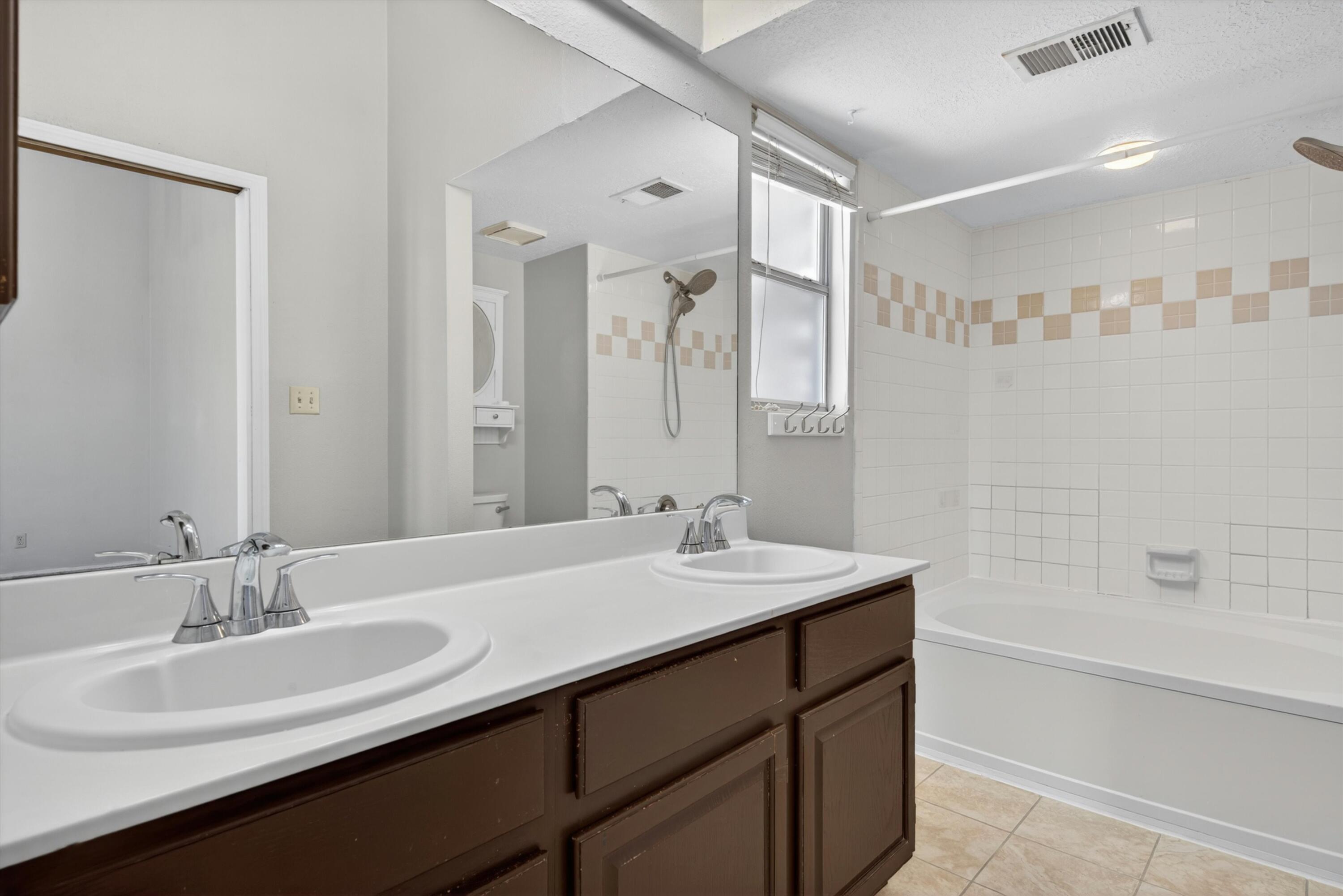 Photo 16 — 2413 Agua Fria Drive NE