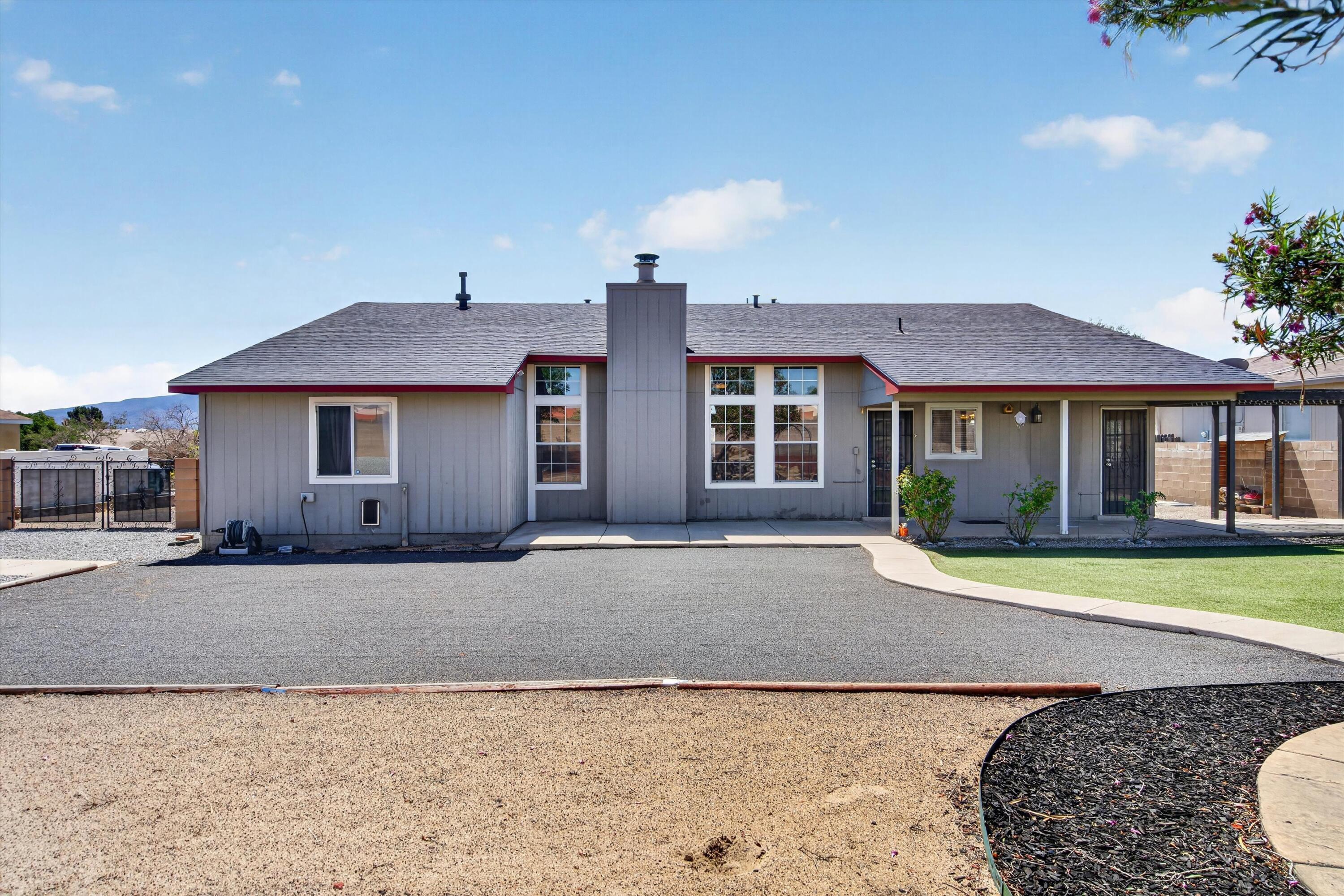 Photo 10 — 2413 Agua Fria Drive NE
