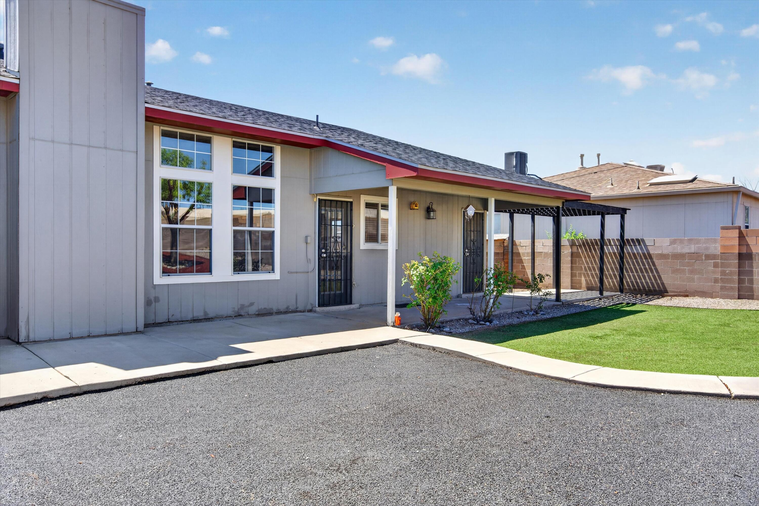 Photo 4 — 2413 Agua Fria Drive NE