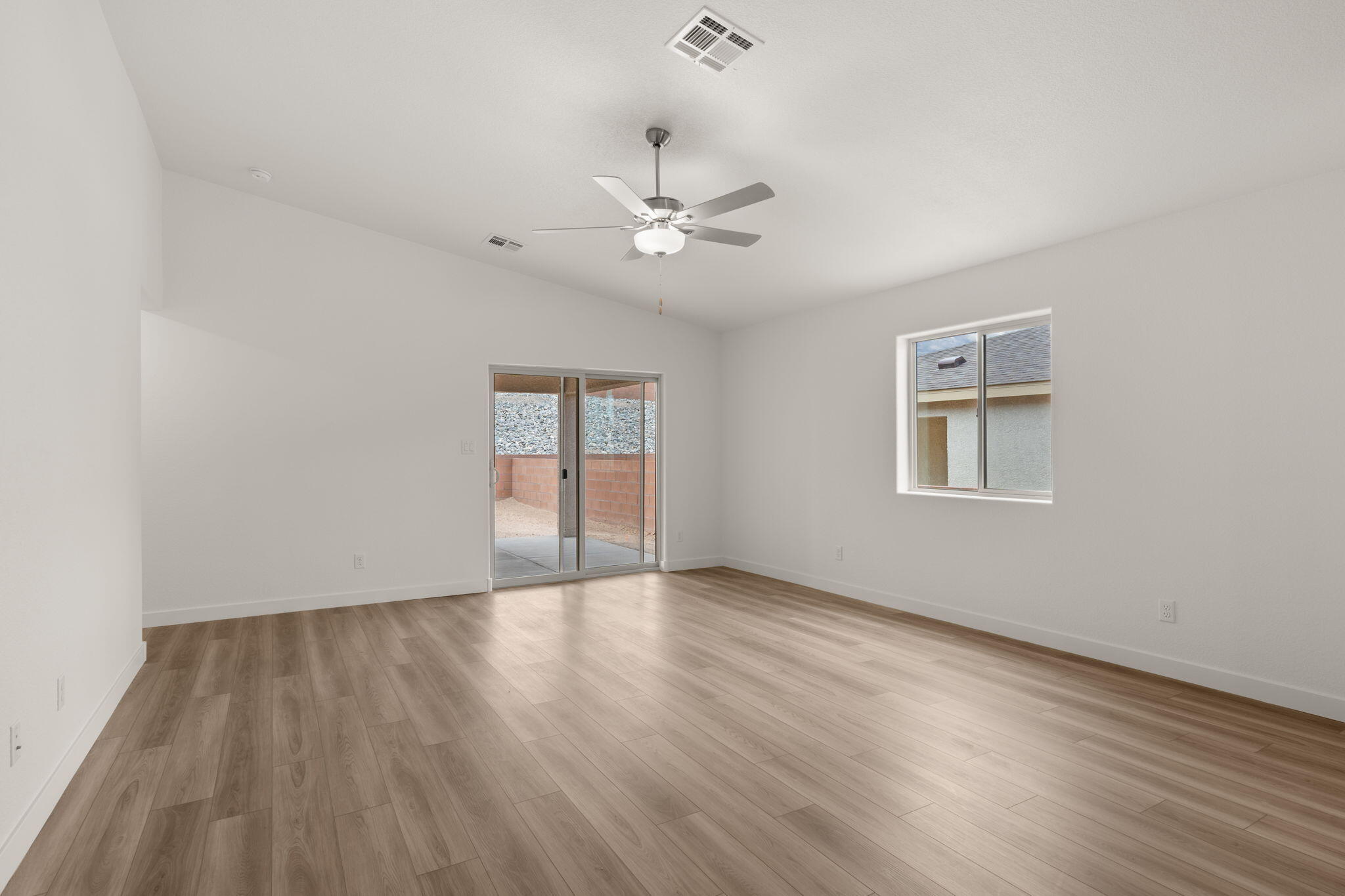 Photo 16 — 1524 Rawhide Loop NE