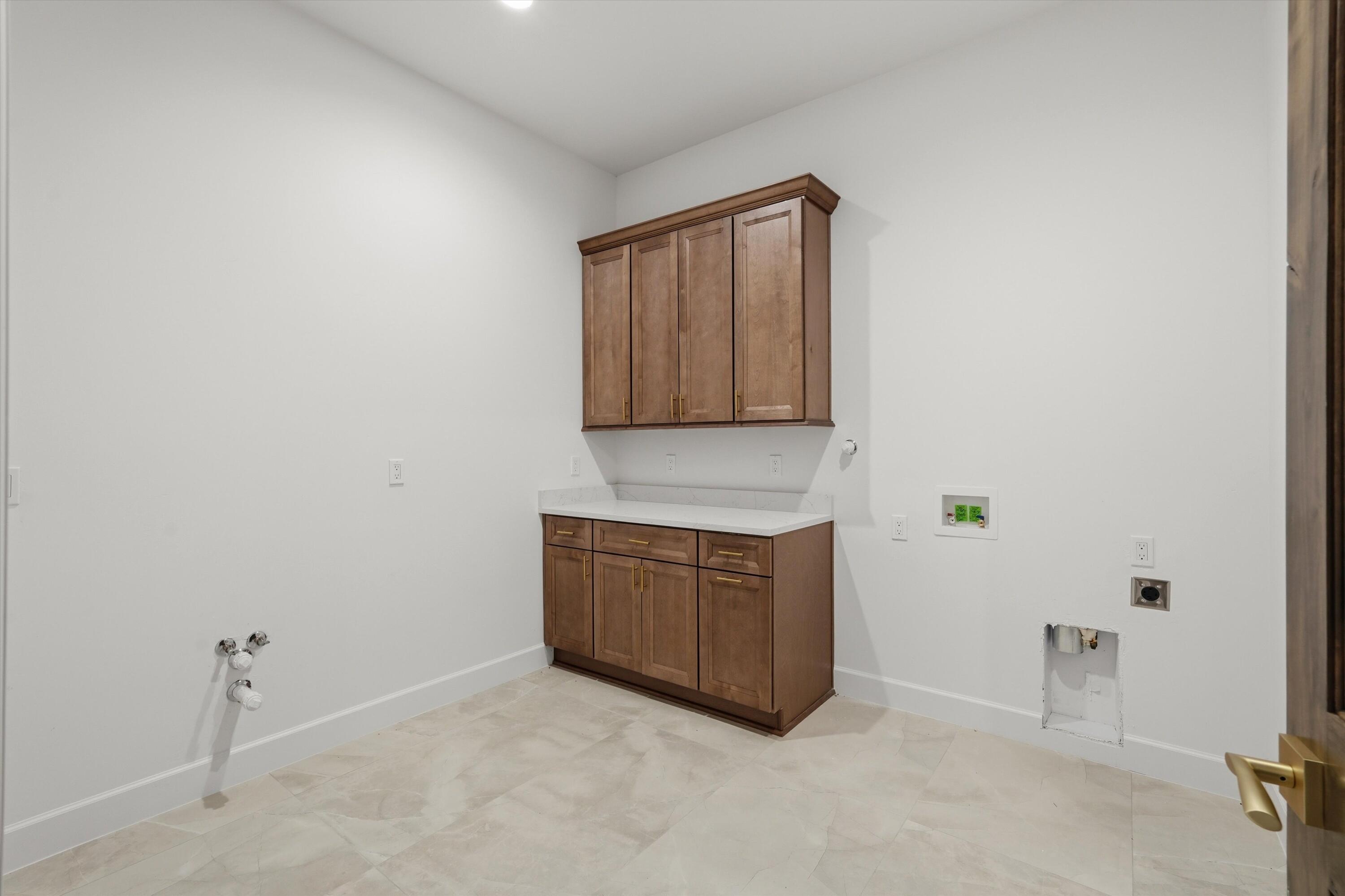 Photo 11 — 2021 Santa Ana Road NE