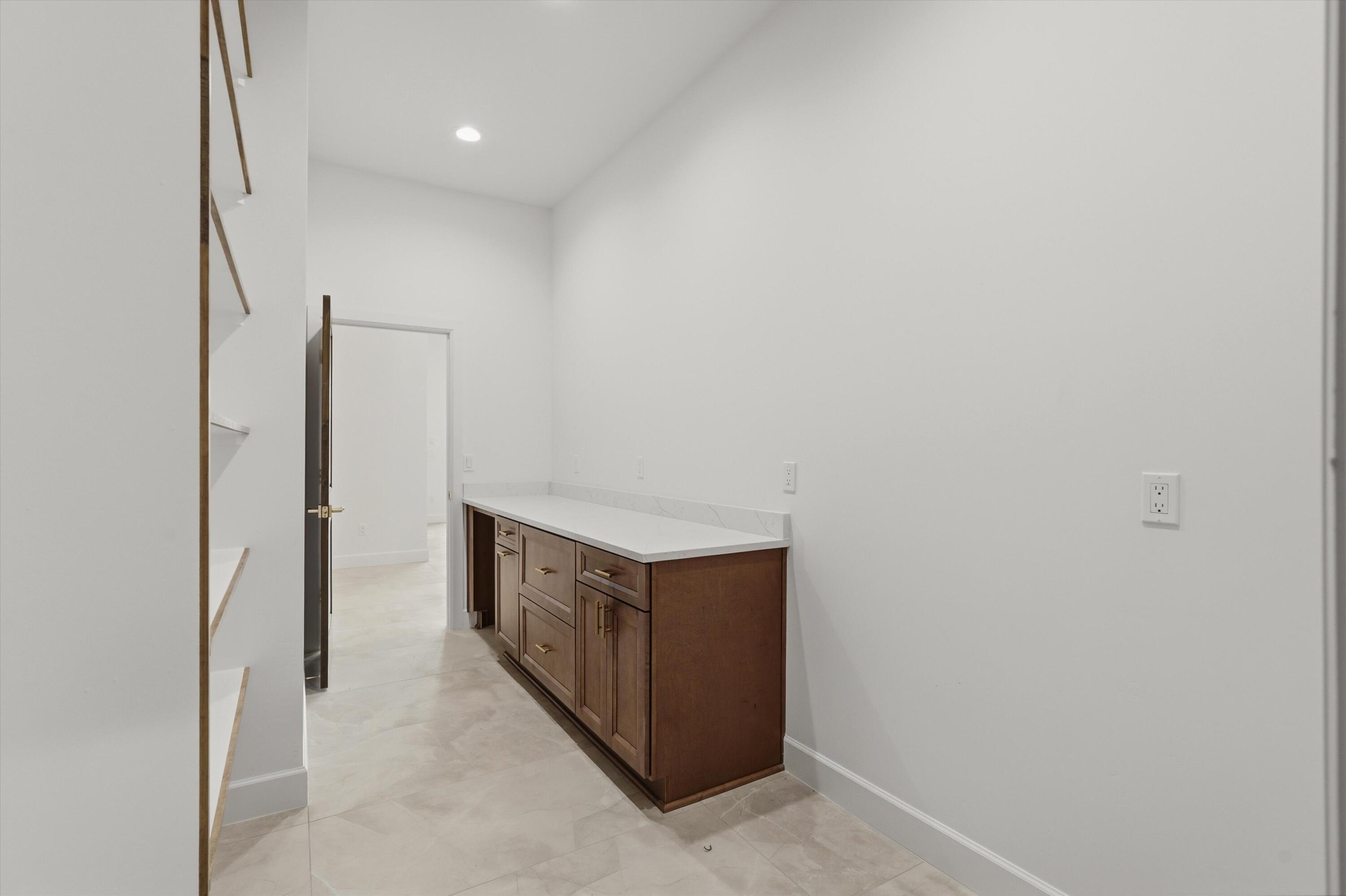 Photo 12 — 2021 Santa Ana Road NE