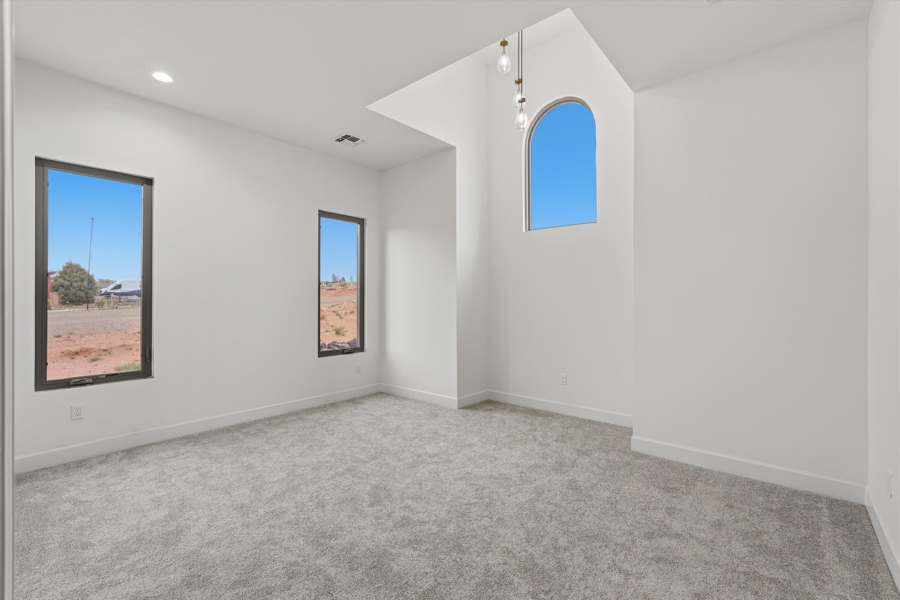 Photo 17 — 2021 Santa Ana Road NE