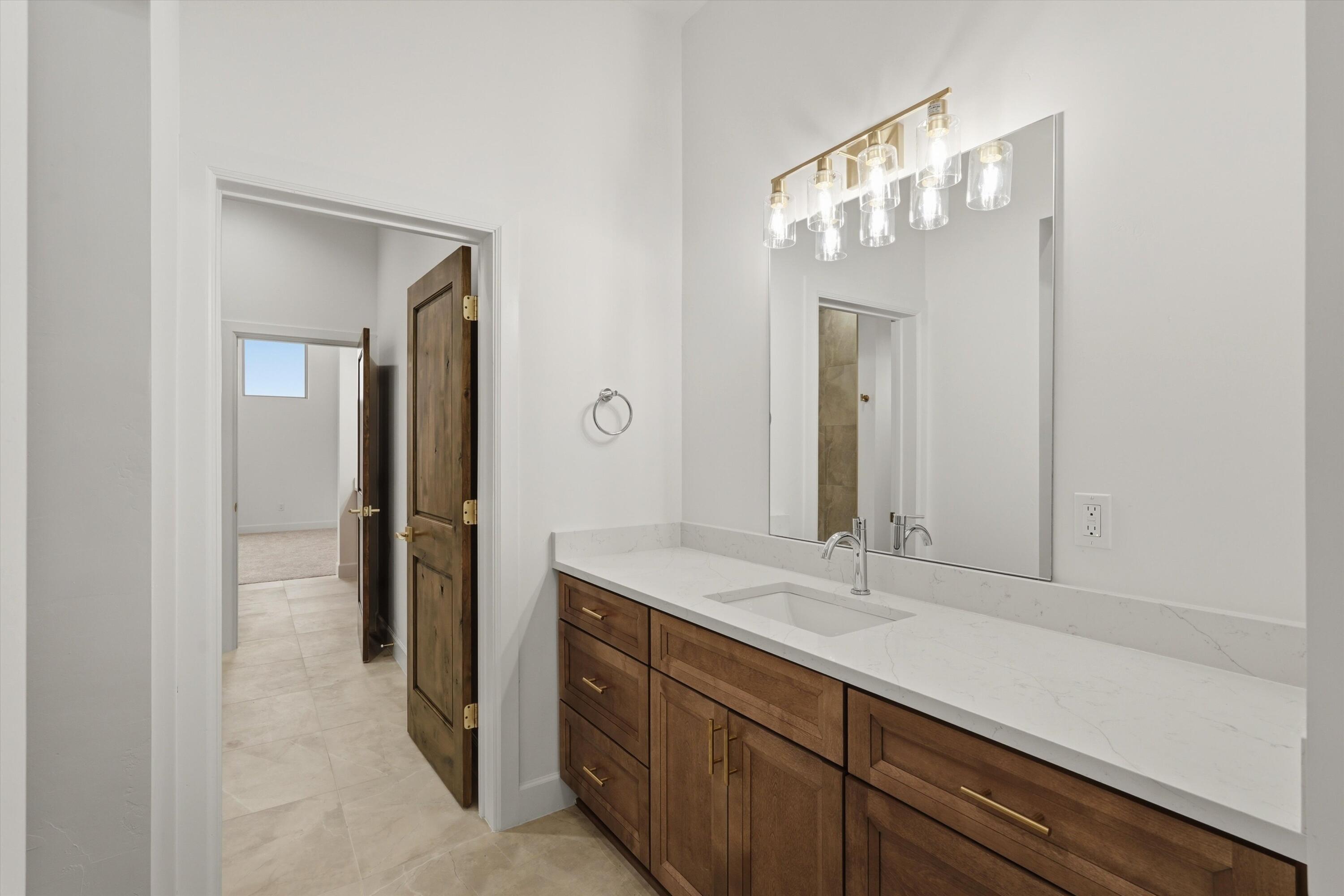 Photo 2 — 2021 Santa Ana Road NE