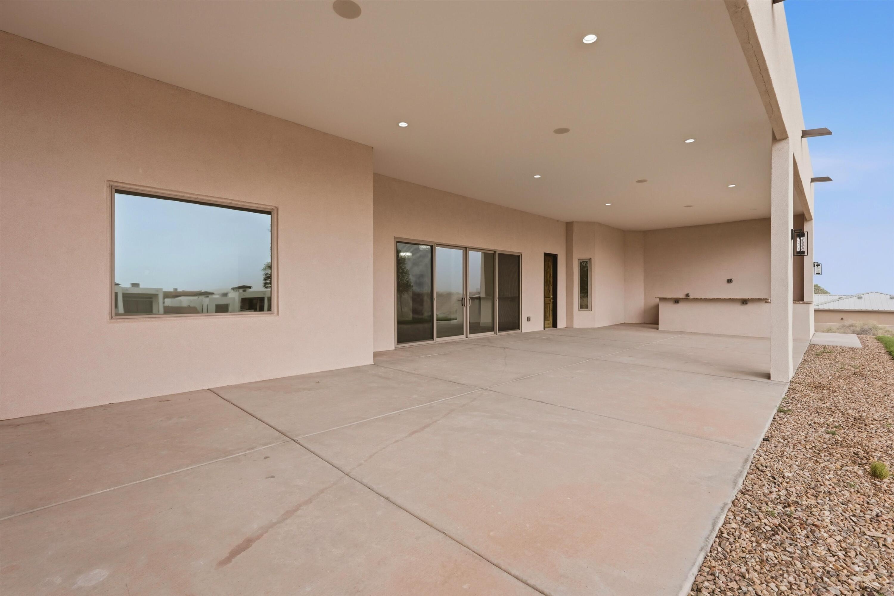 Photo 4 — 2021 Santa Ana Road NE