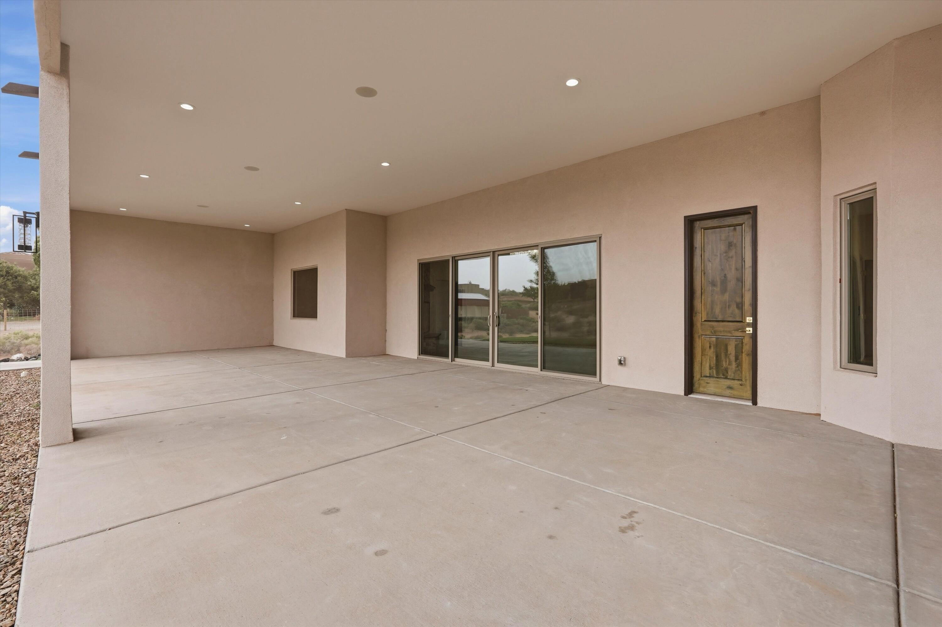 Photo 5 — 2021 Santa Ana Road NE