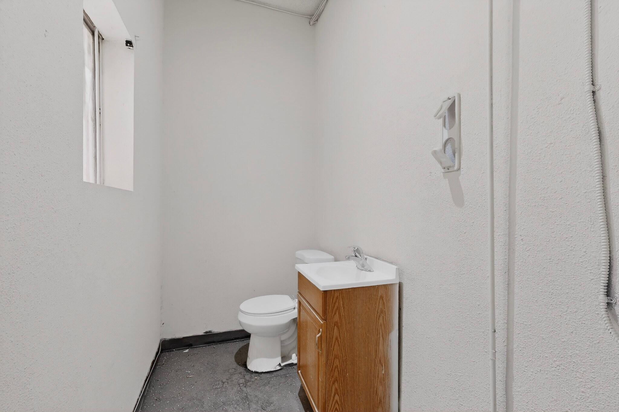 Photo 3 — 528 Juan Tabo Boulevard NE