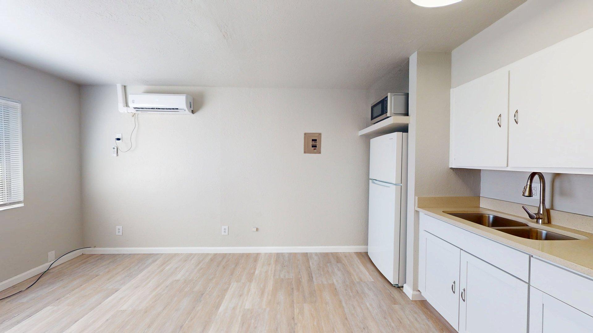 Photo 7 — 2104 Lead Avenue SE