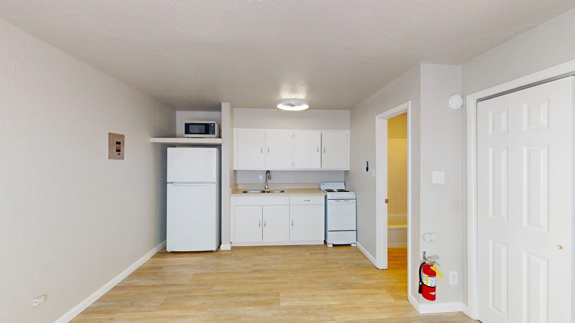 Photo 14 — 2104 Lead Avenue SE