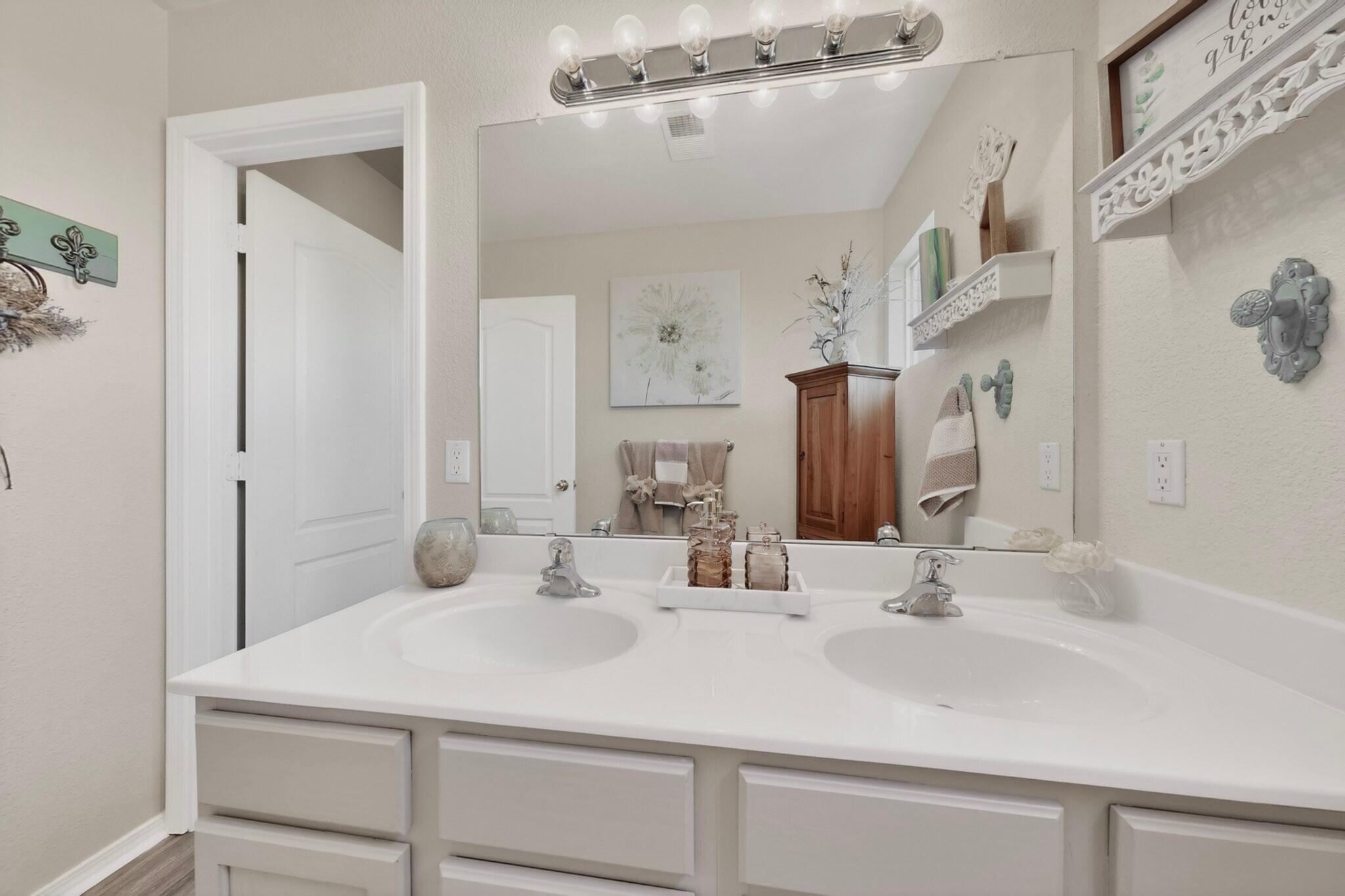 Photo 13 — 8623 Eagle Springs Drive NE