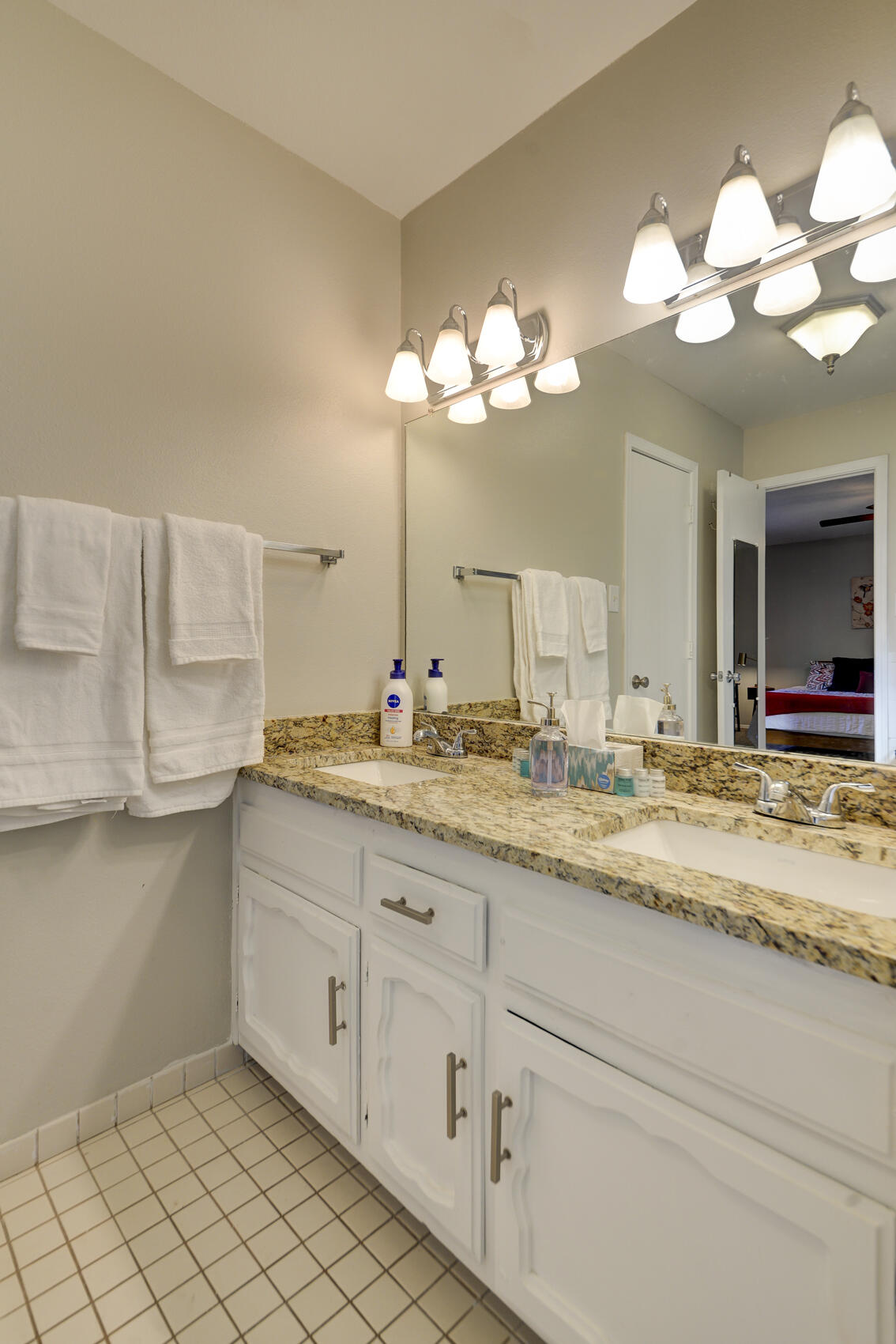 Photo 3 — 3900 Embudito Drive NE