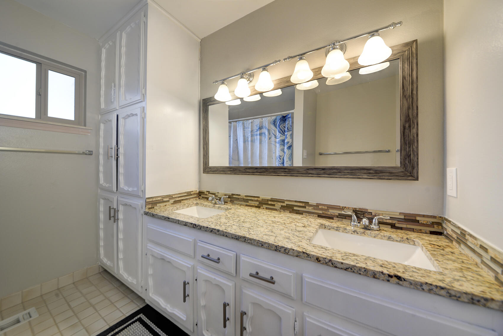 Photo 5 — 3900 Embudito Drive NE
