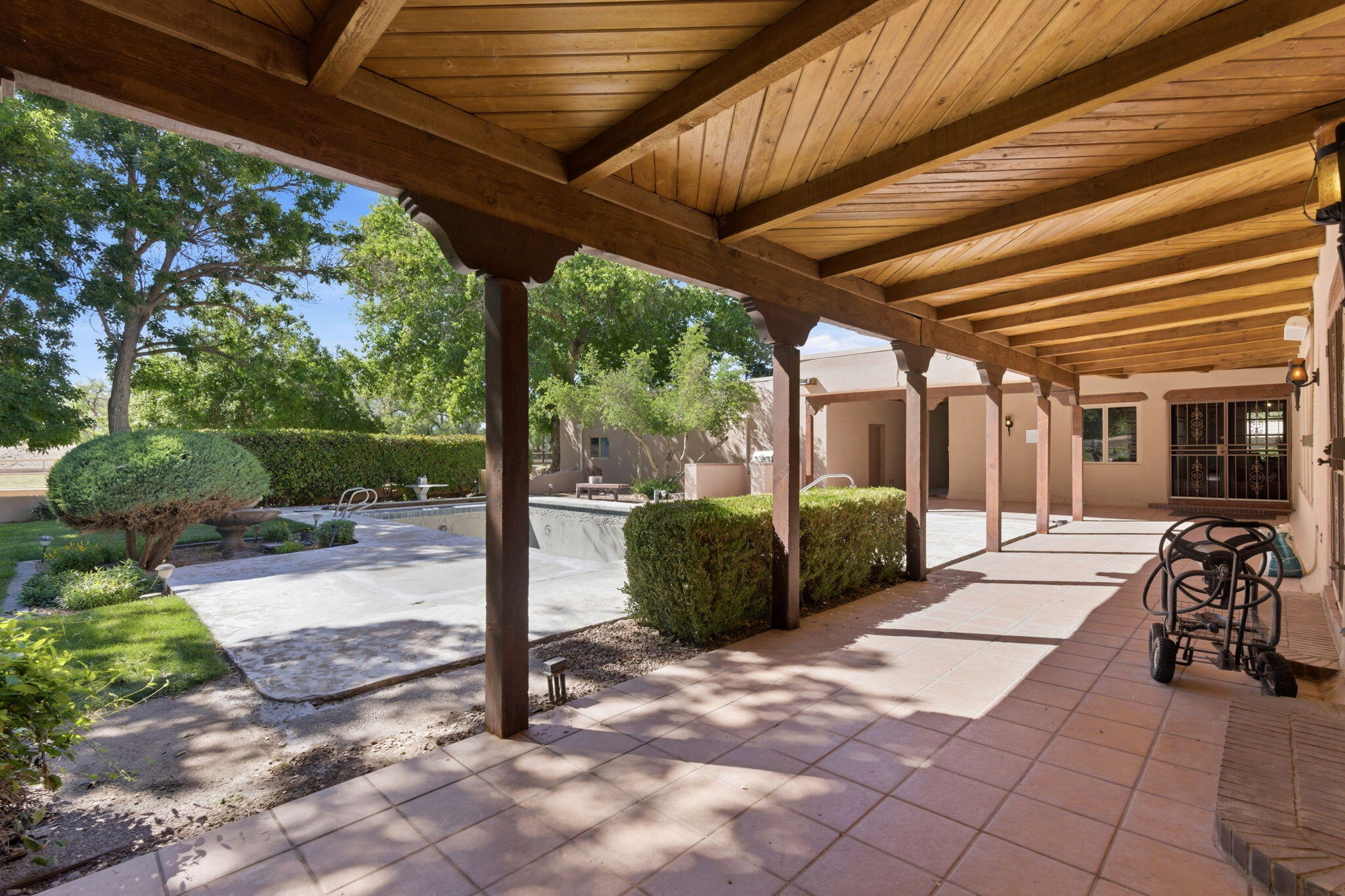 Photo 19 — 8805 Rio Grande Boulevard NW