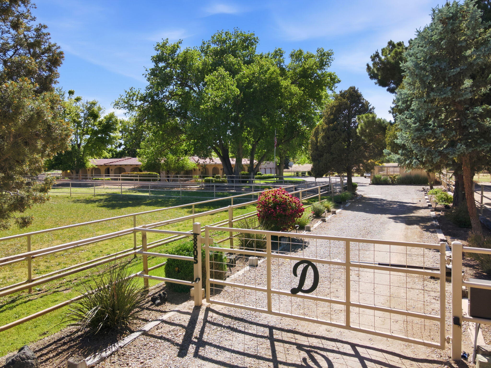 Photo 17 — 8805 Rio Grande Boulevard NW