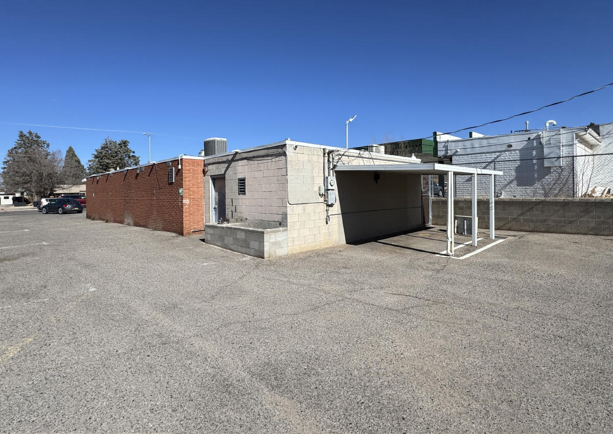 Photo 4 — 8914 Menaul Boulevard NE