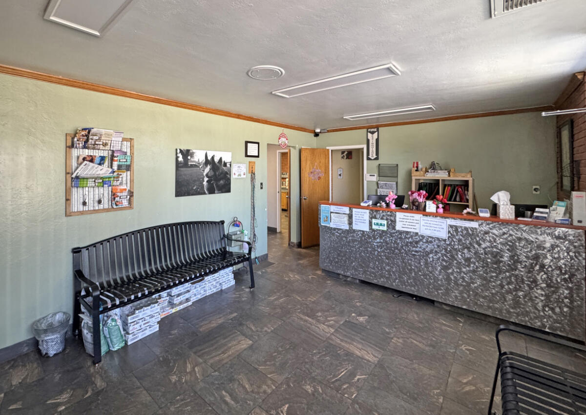 Photo 5 — 8914 Menaul Boulevard NE