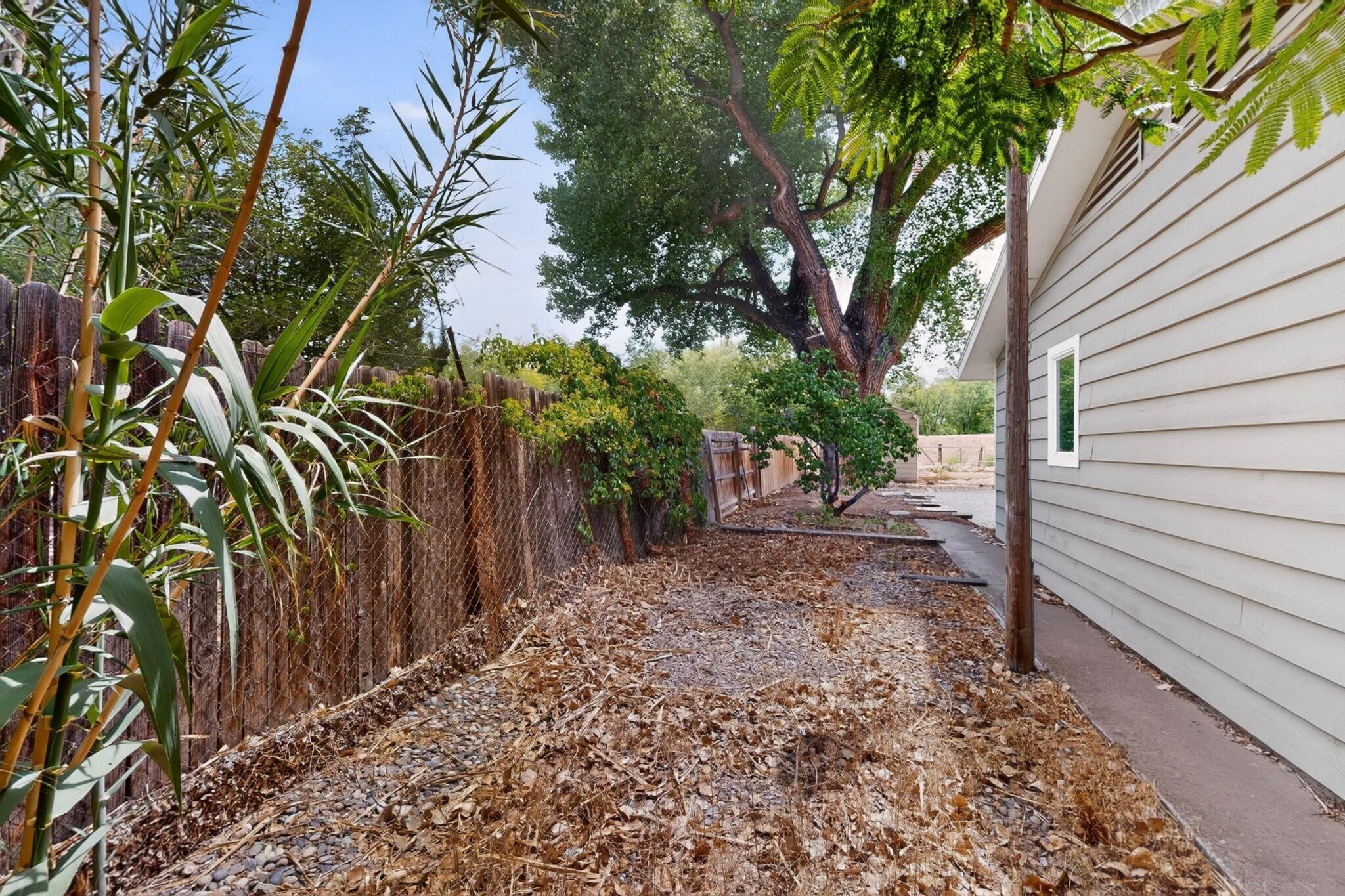Photo 10 — 741 Garden Road SW