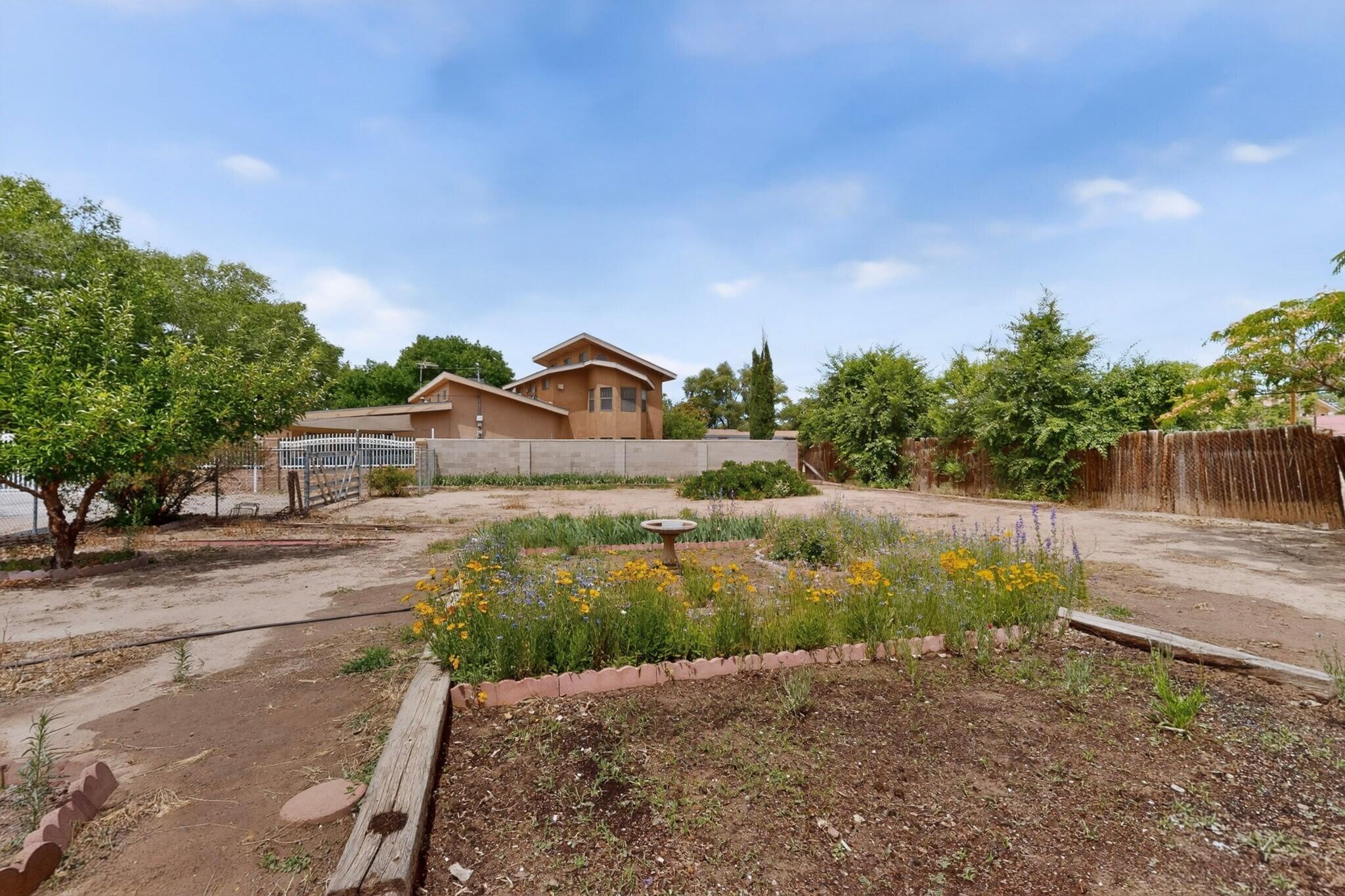 Photo 9 — 741 Garden Road SW