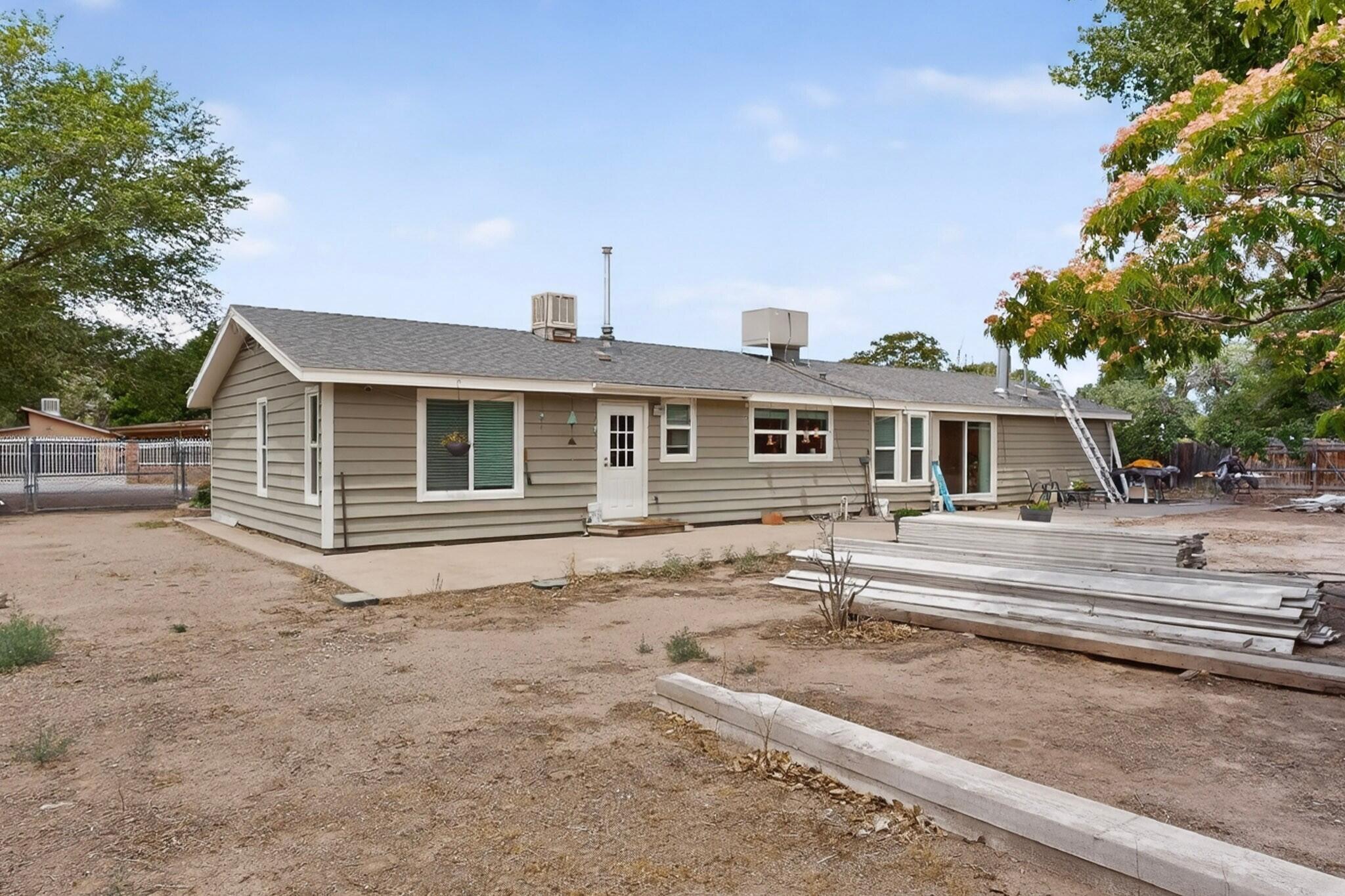 Photo 4 — 741 Garden Road SW