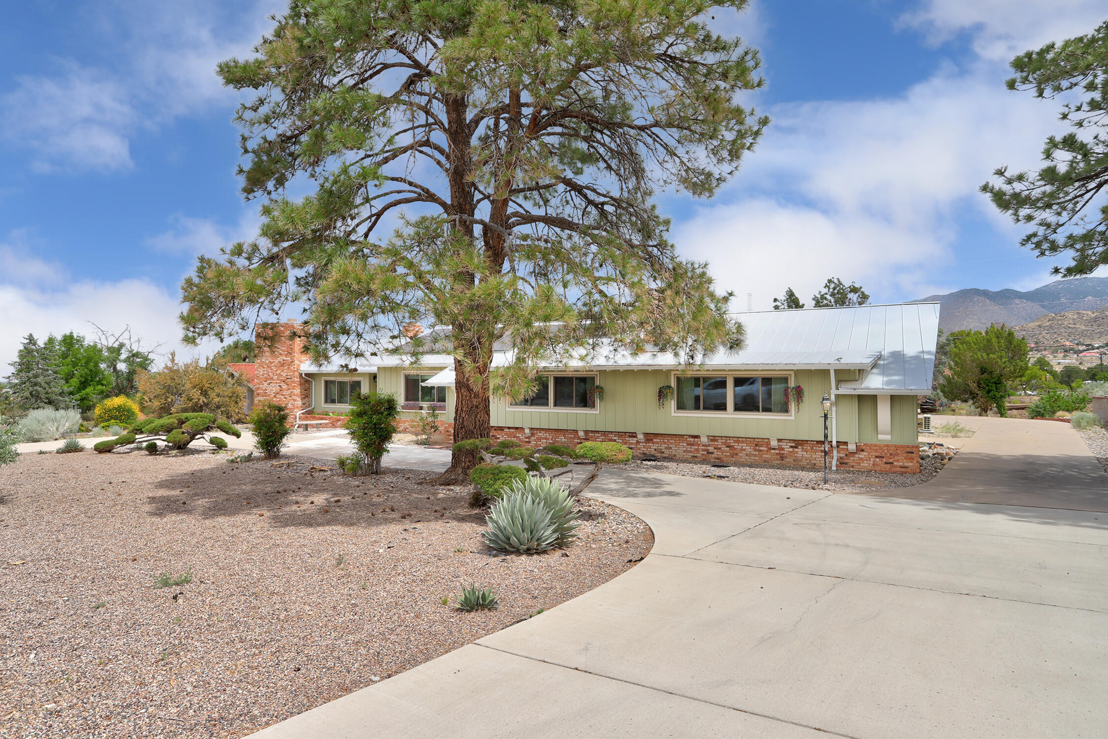 904 Stagecoach Road SE