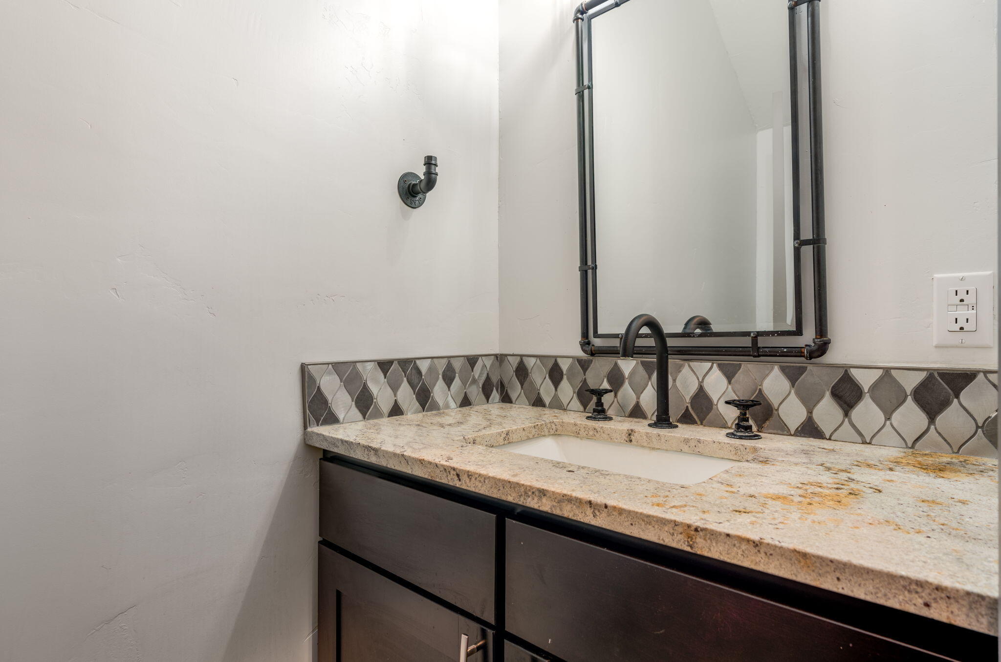 Photo 12 — 1012 25th Street SE