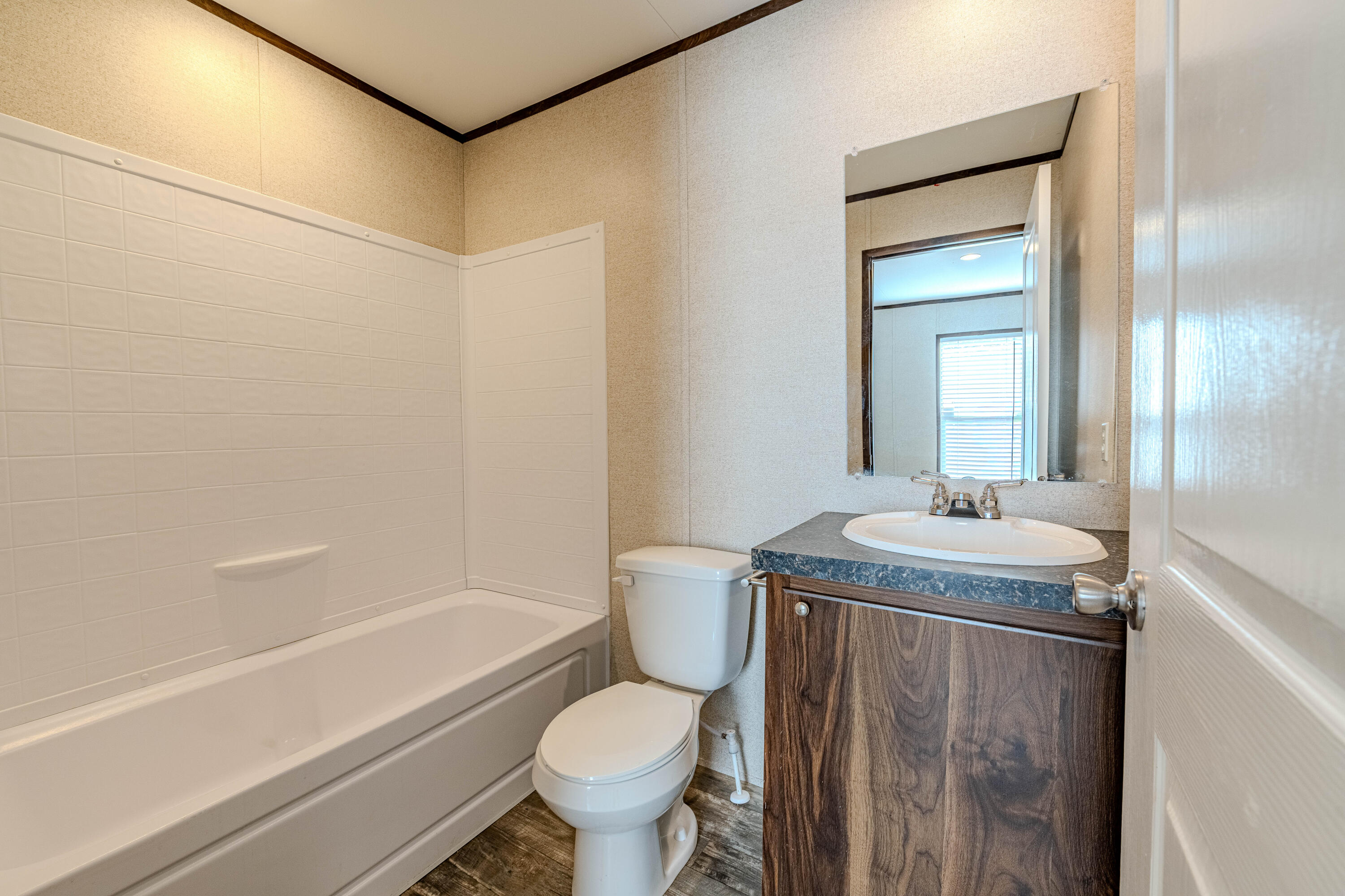 Photo 12 — 300 Moon Street SE 14