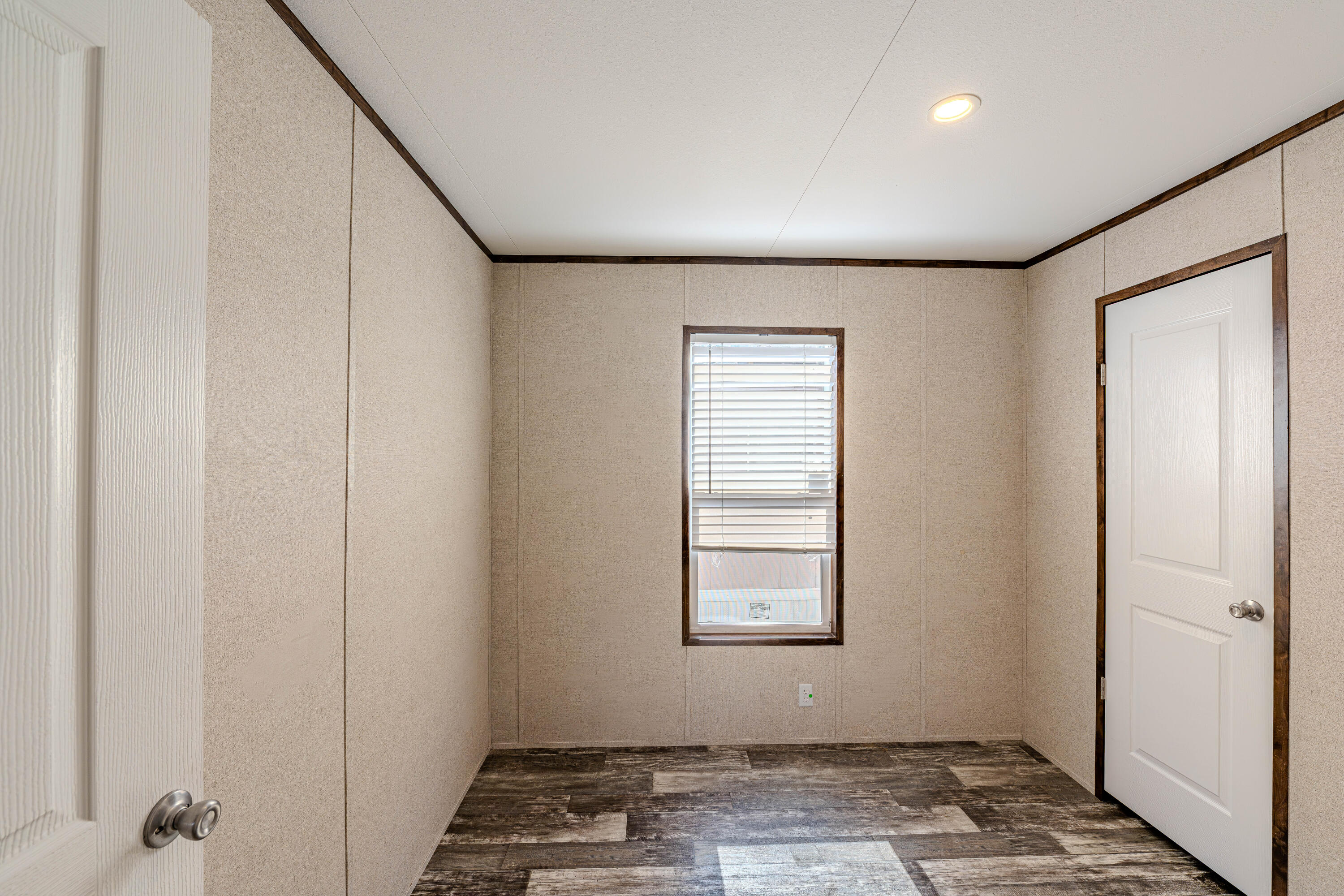 Photo 10 — 300 Moon Street SE 14