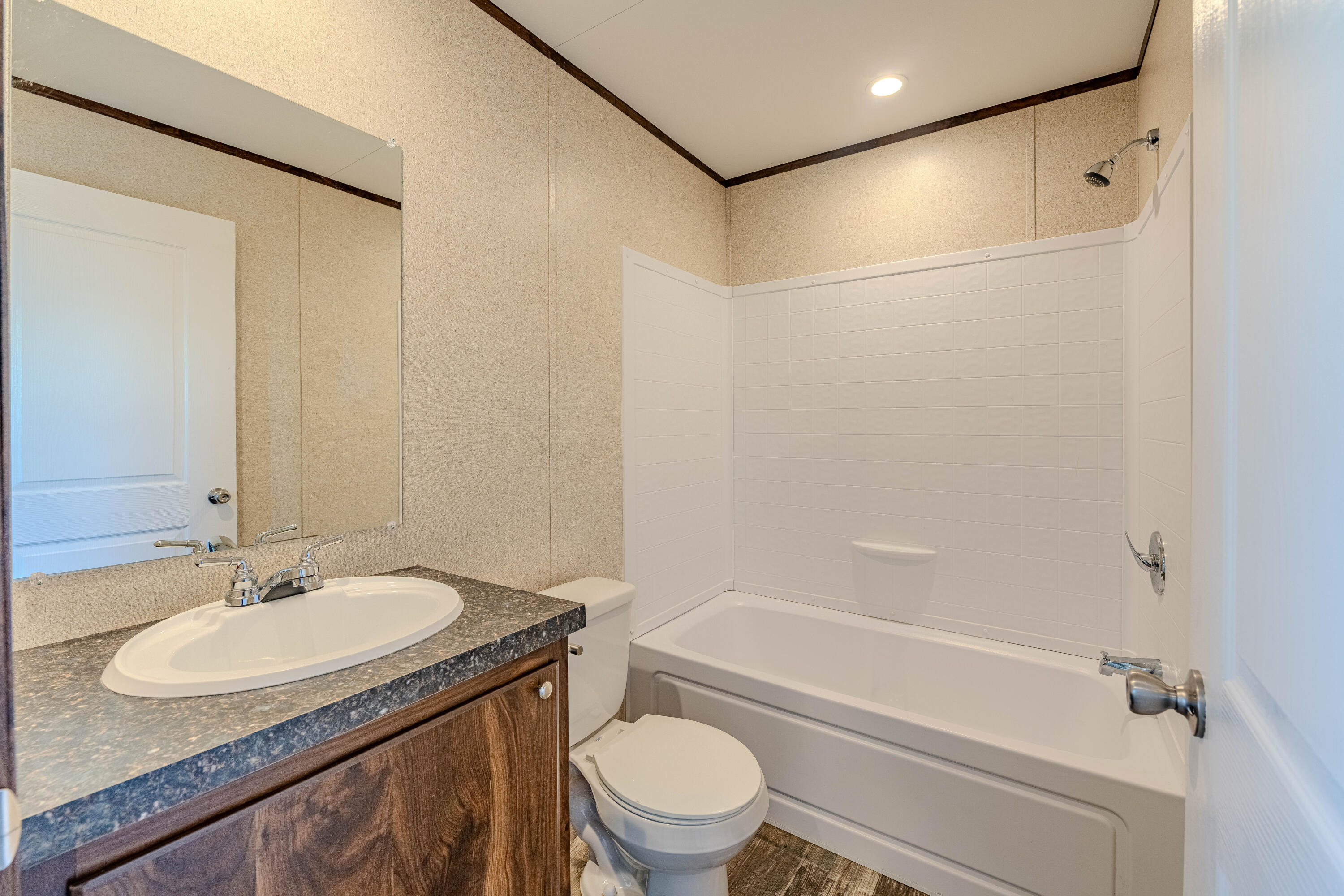 Photo 9 — 300 Moon Street SE 14