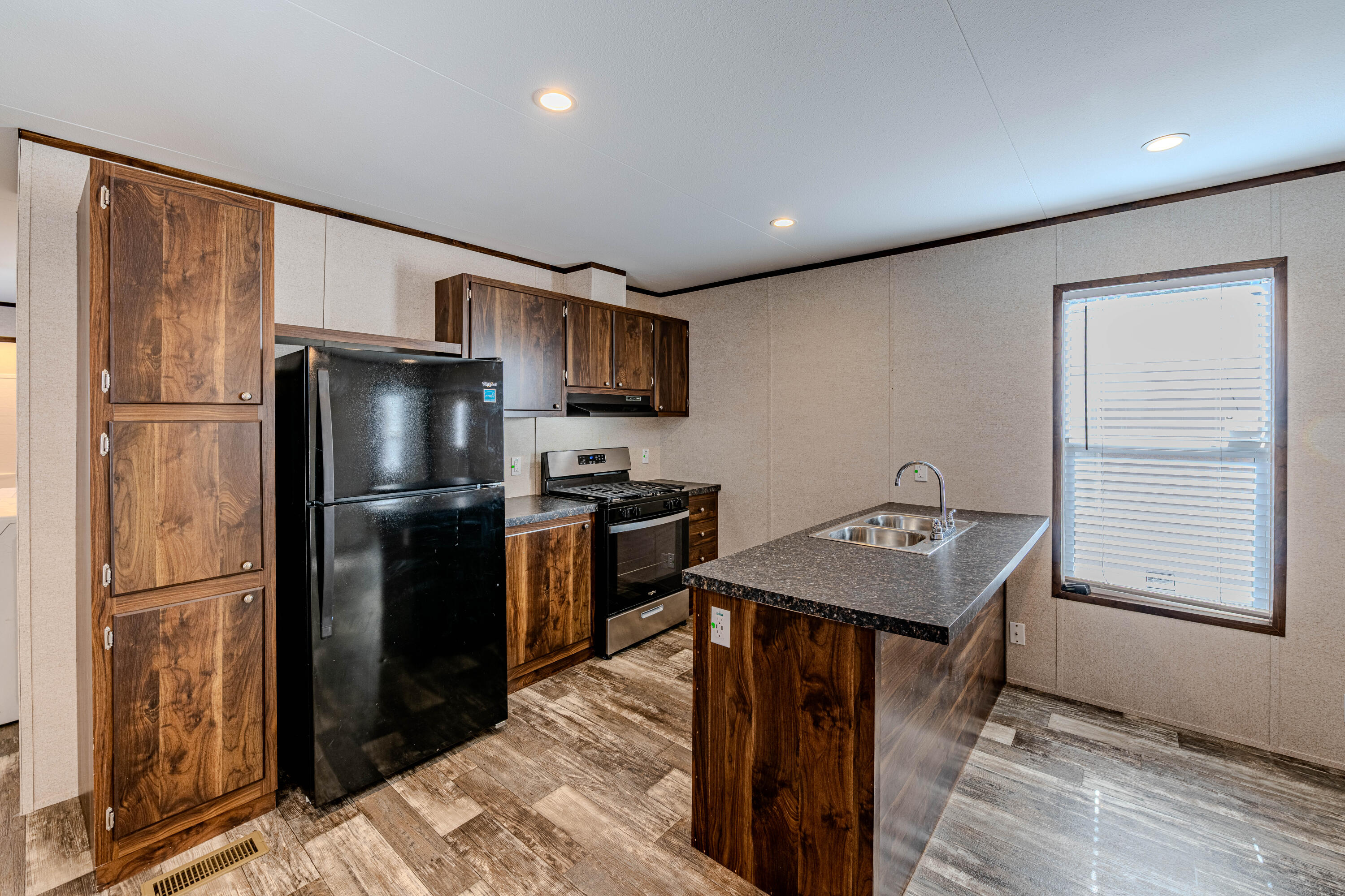 Photo 18 — 300 Moon Street SE 14
