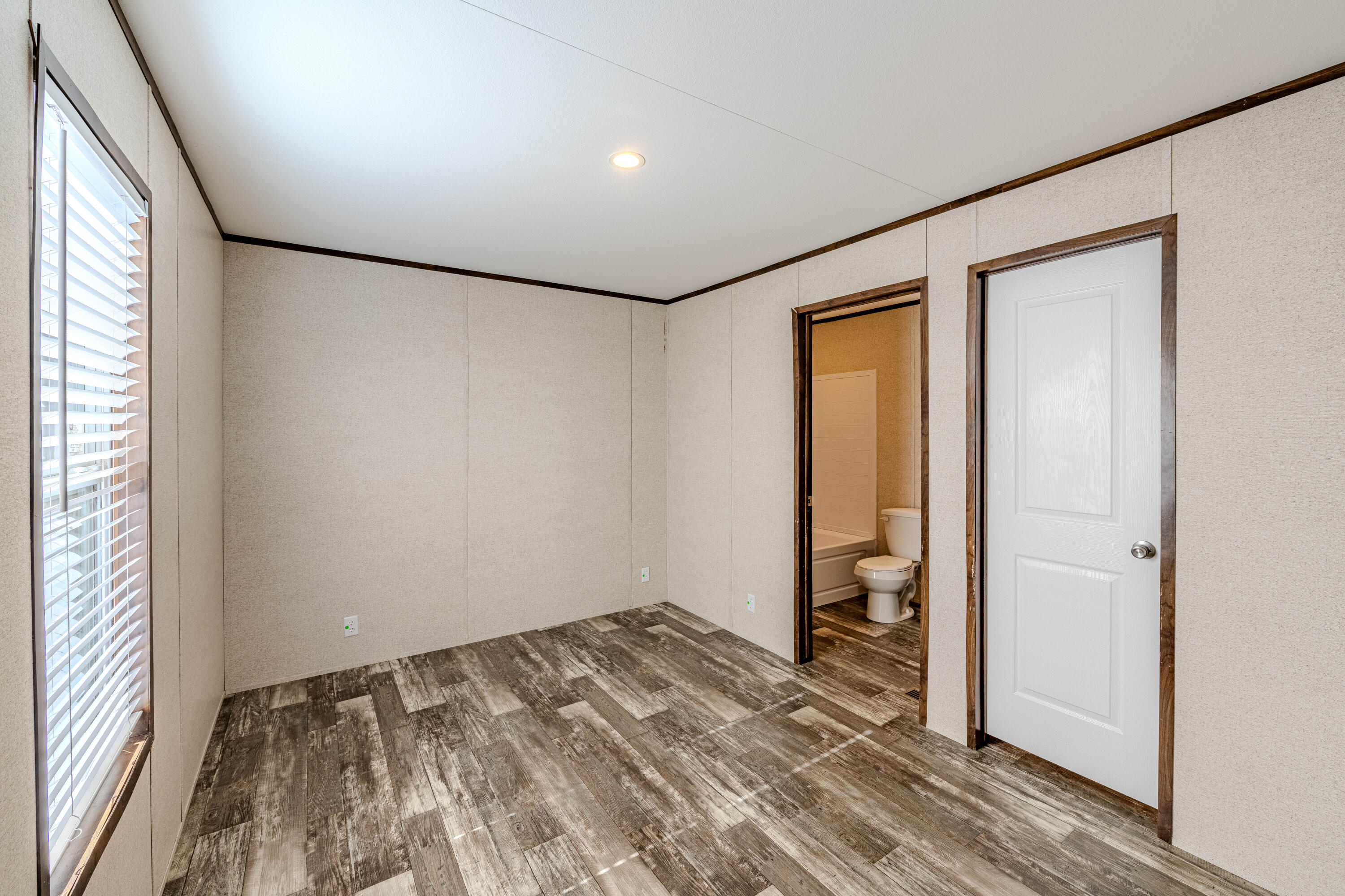 Photo 13 — 300 Moon Street SE 14