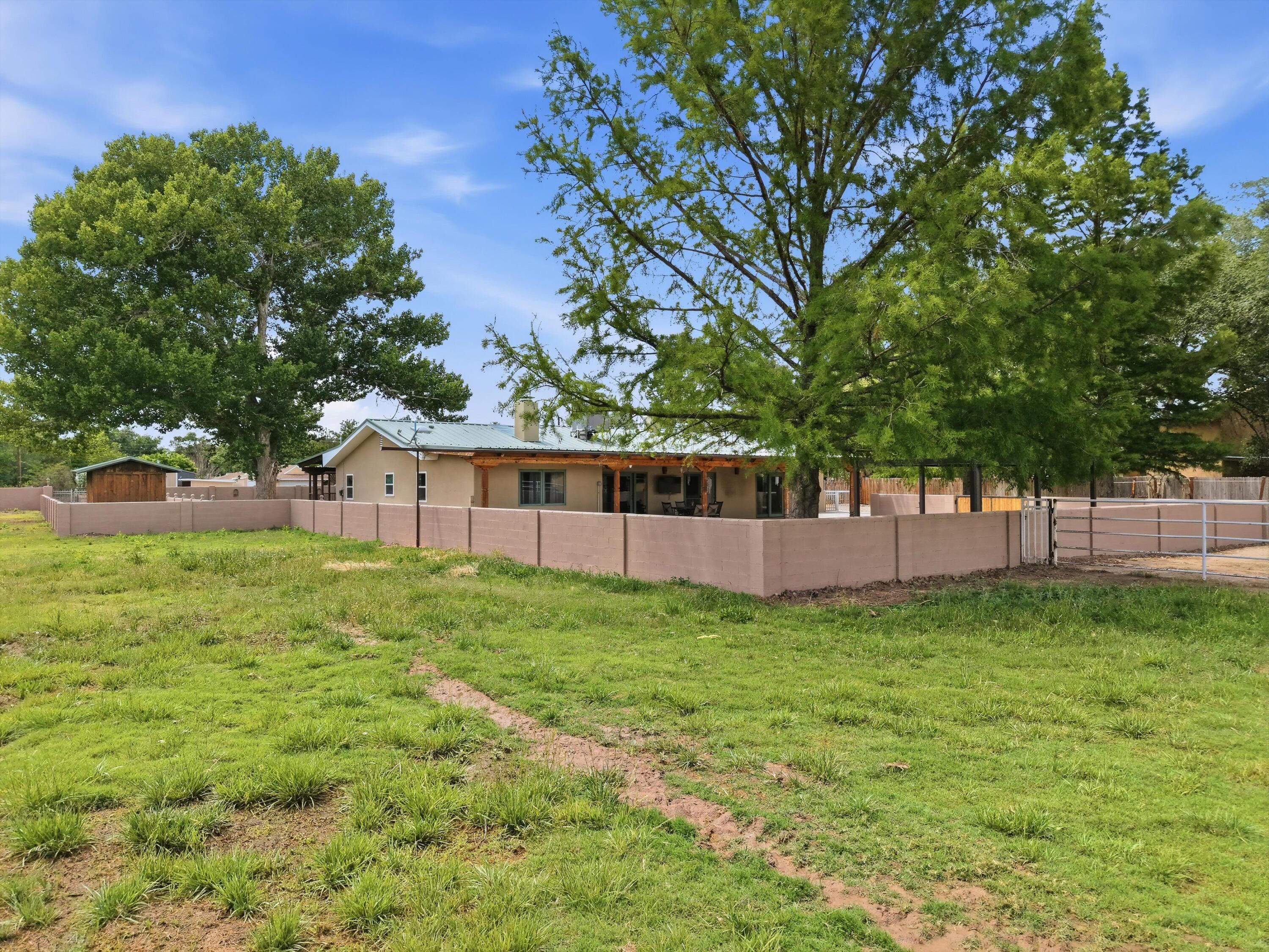 Photo 2 — 1600 W Bosque Loop