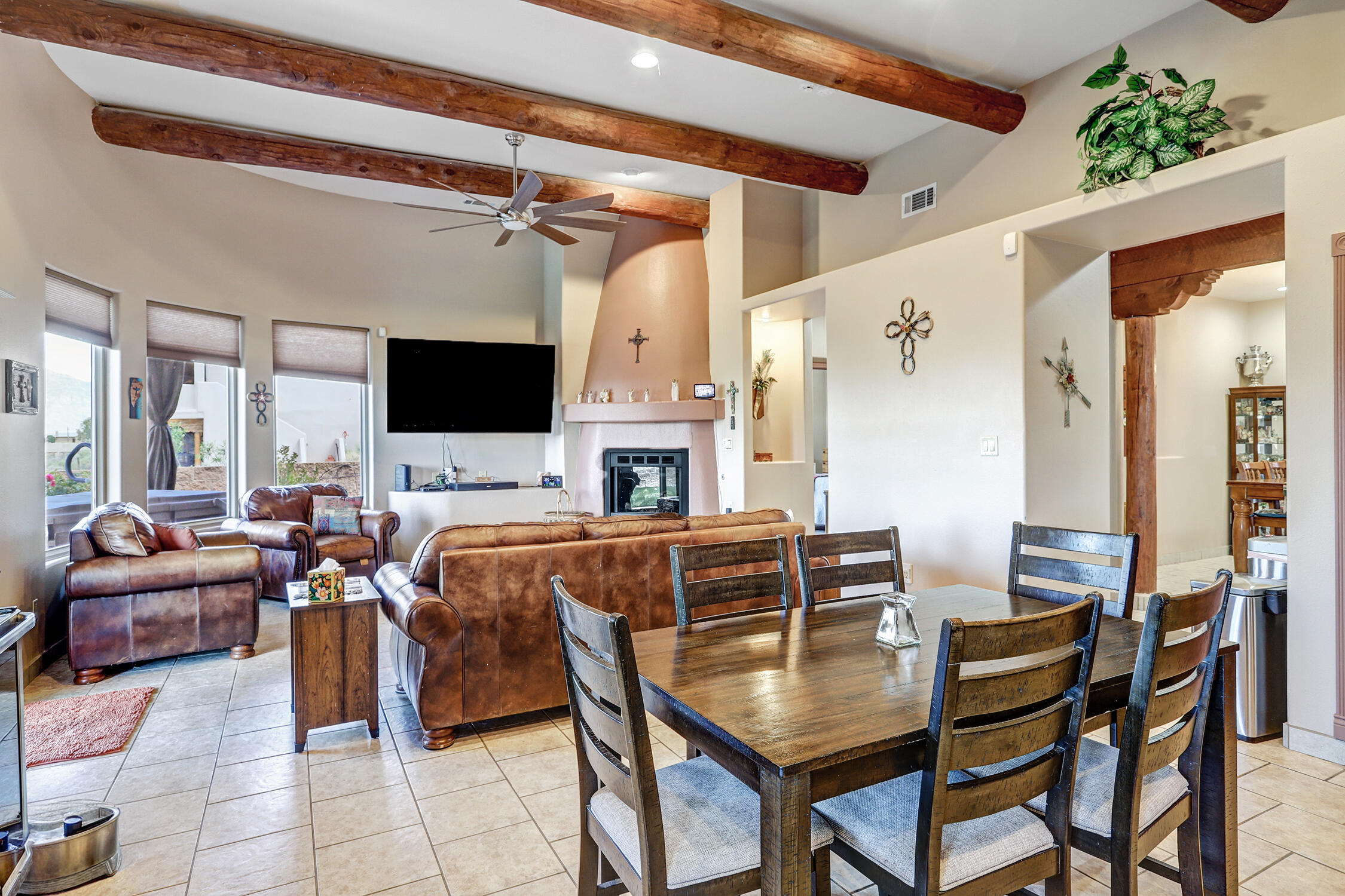 Photo 11 — 5525 Vera Cruz Road NE