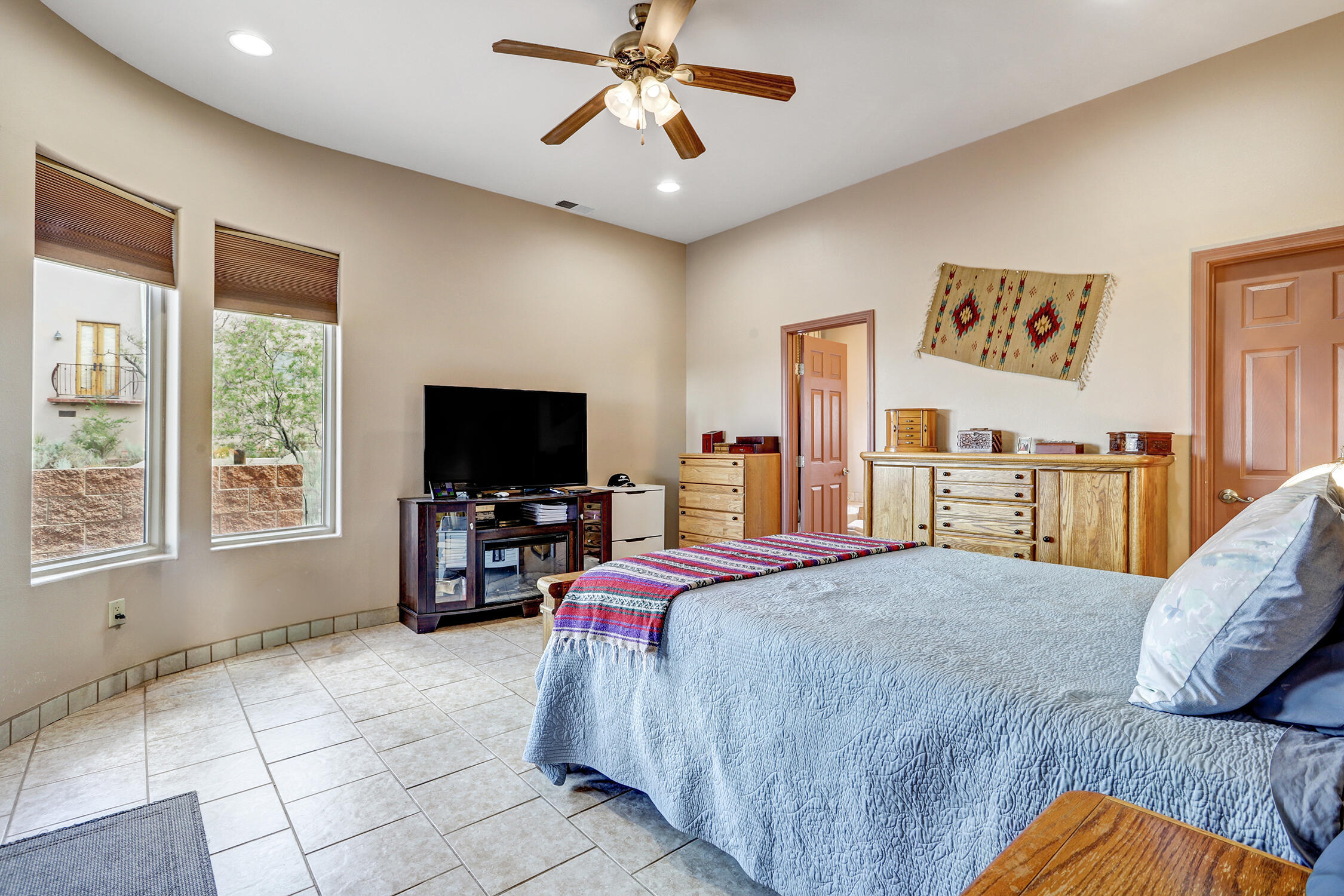 Photo 14 — 5525 Vera Cruz Road NE